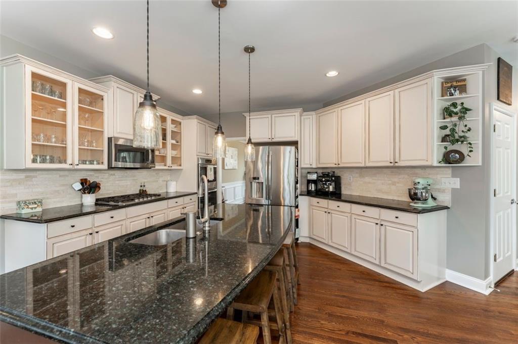 Marietta, Georgia, 30064, United States, 5 Bedrooms Bedrooms, ,5 BathroomsBathrooms,Residential,For Sale,2003371