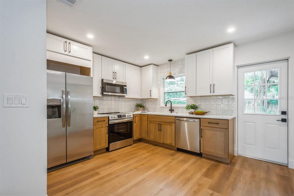 Dunedin, Florida, 34698, United States, 2 Bedrooms Bedrooms, ,2 BathroomsBathrooms,Residential,For Sale,1940544