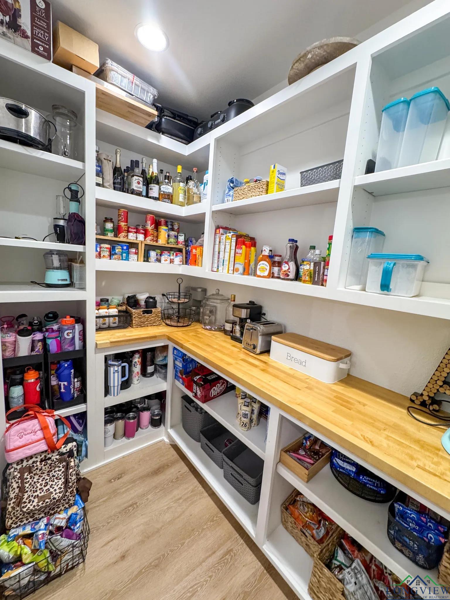 Texarkana, Texas, 75503, United States, 4 Bedrooms Bedrooms, ,4 BathroomsBathrooms,Residential,For Sale,1980394