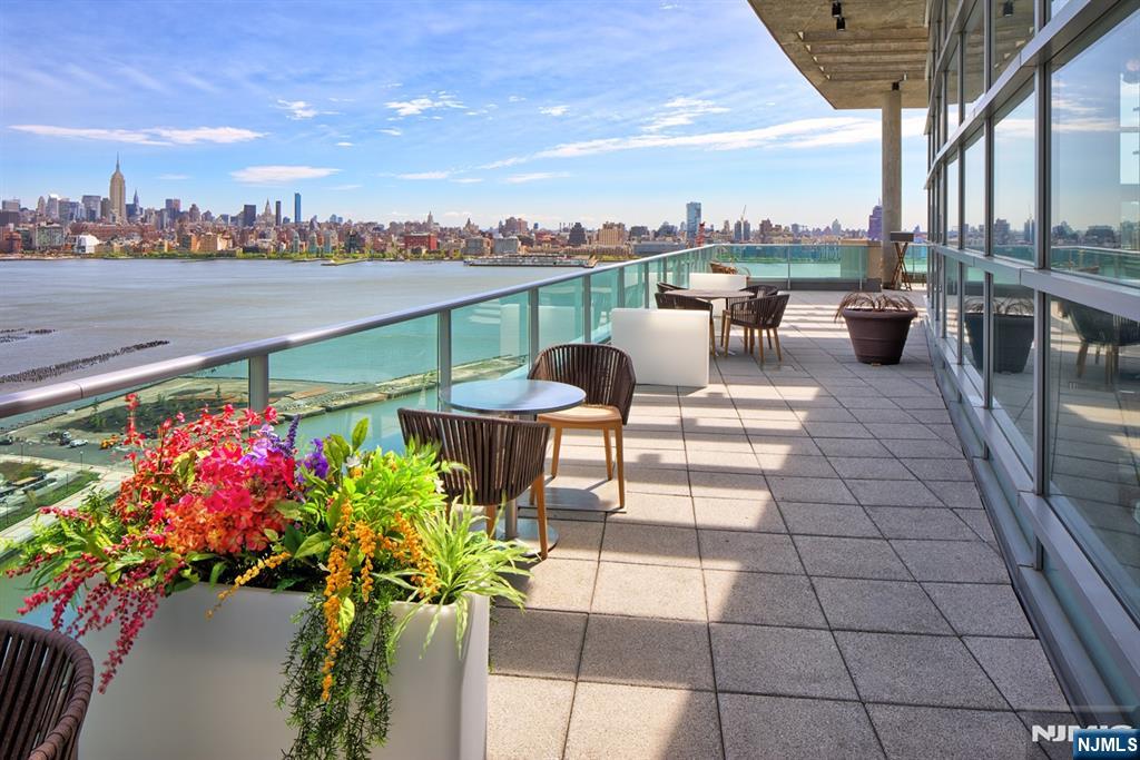 Jersey City, New Jersey, 07310, United States, 2 Bedrooms Bedrooms, ,2 BathroomsBathrooms,Residential,For Sale,1868291