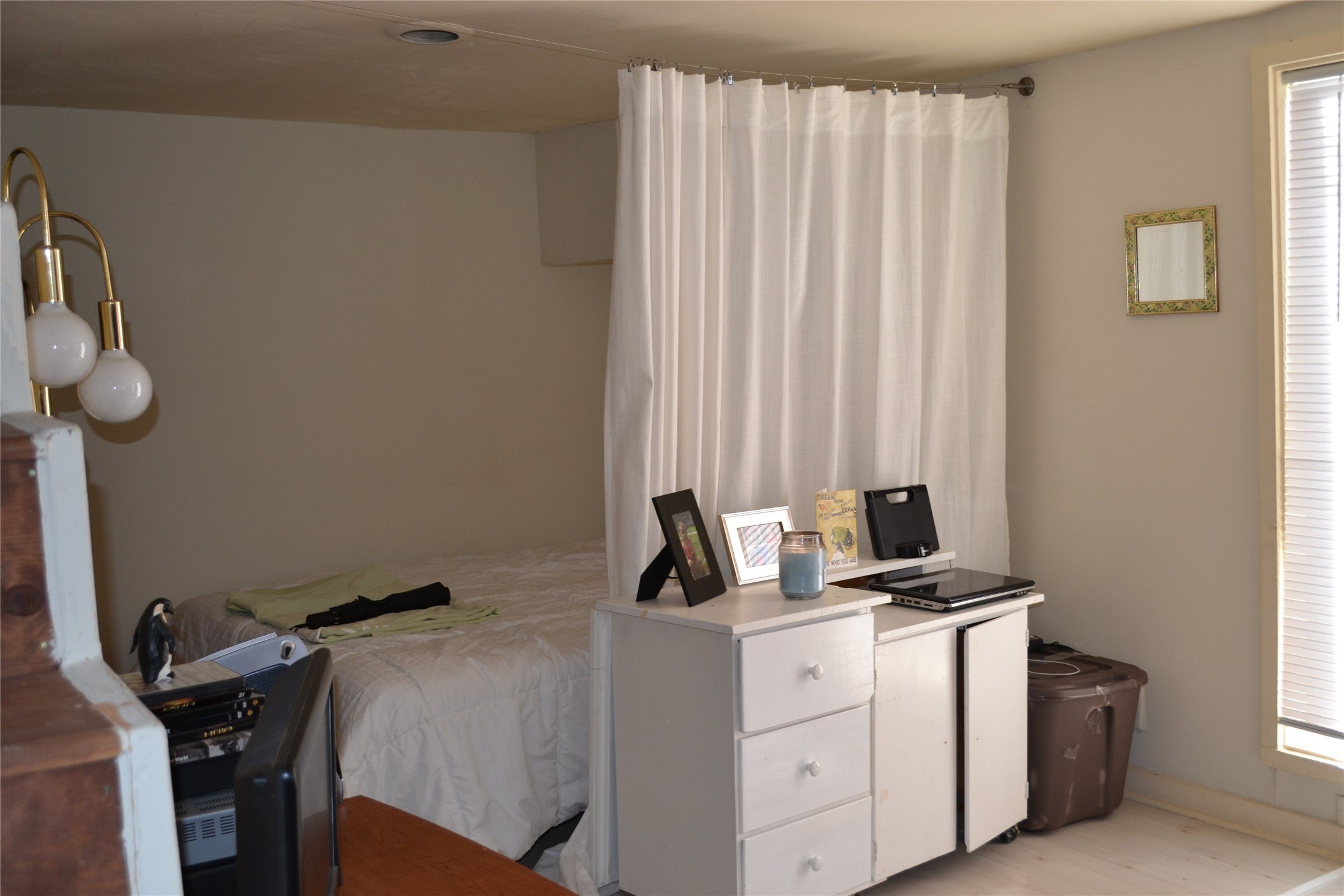 Houston, Texas, 77006, United States, 3 Bedrooms Bedrooms, ,1 BathroomBathrooms,Residential,For Sale,1982150