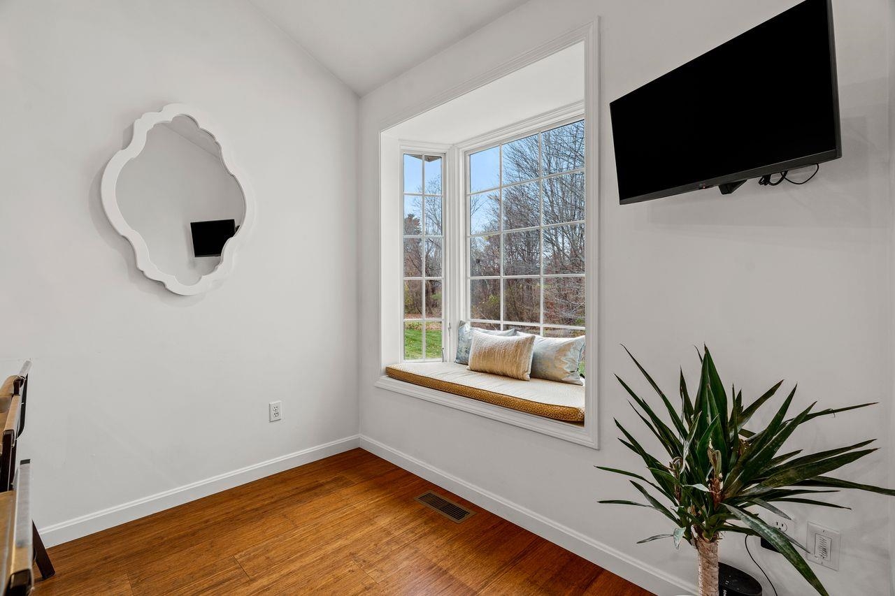 Bedford, New Hampshire, 03110, United States, 3 Bedrooms Bedrooms, ,3 BathroomsBathrooms,Residential,For Sale,1989387