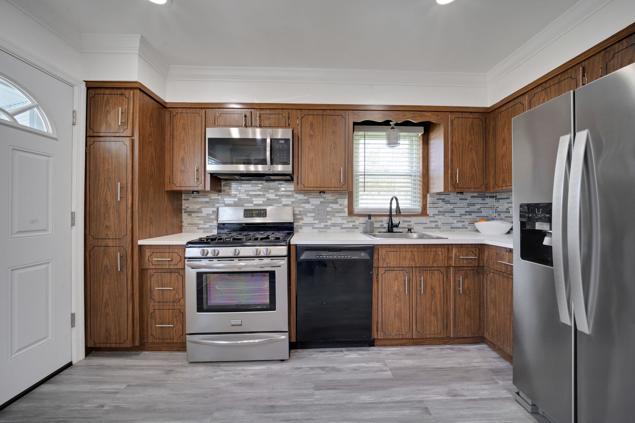 Elmwood Park, New Jersey, 07407, United States, 3 Bedrooms Bedrooms, ,2 BathroomsBathrooms,Residential,For Sale,1982757