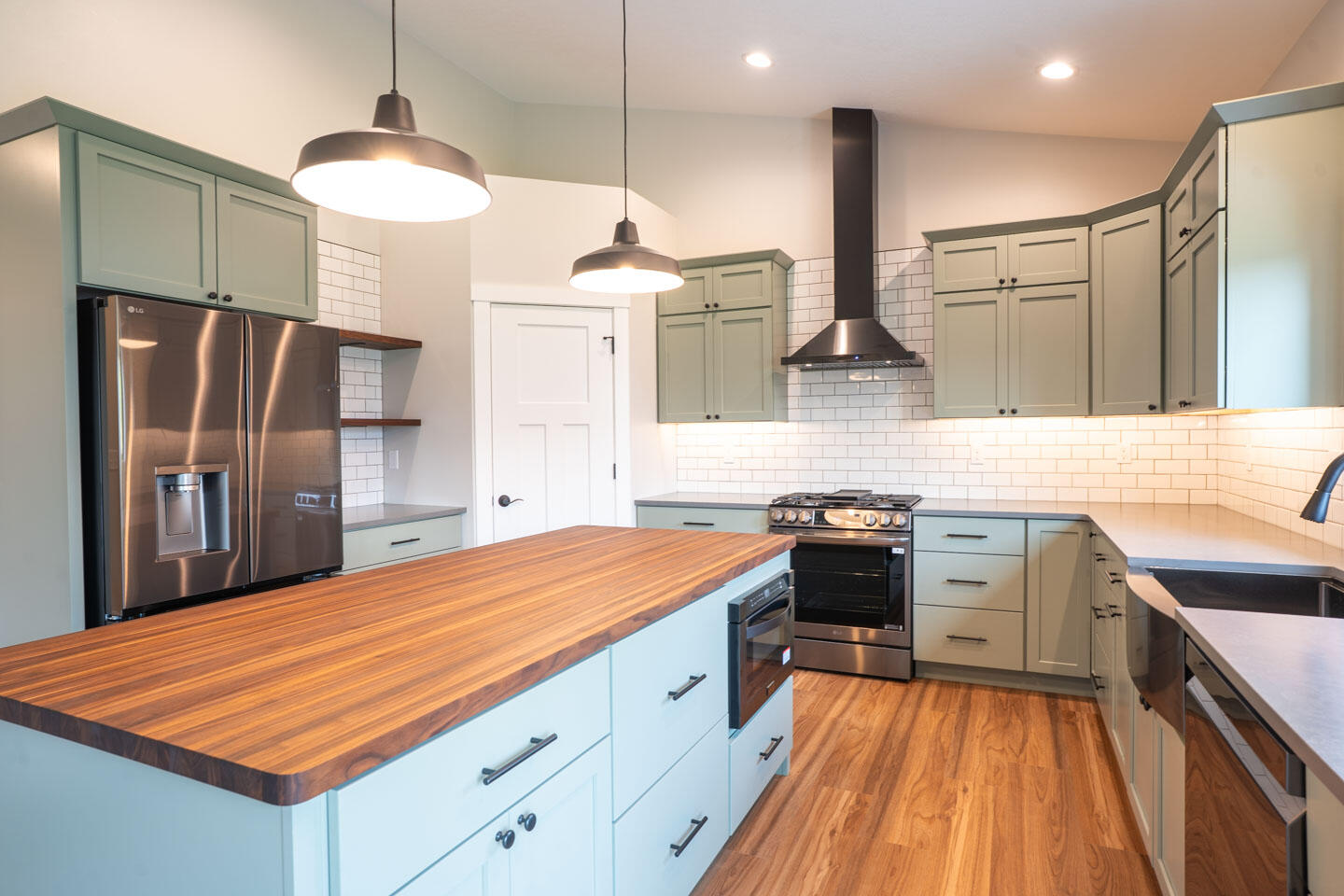 Holmen, Wisconsin, 54636, United States, 5 Bedrooms Bedrooms, ,3 BathroomsBathrooms,Residential,For Sale,1986316