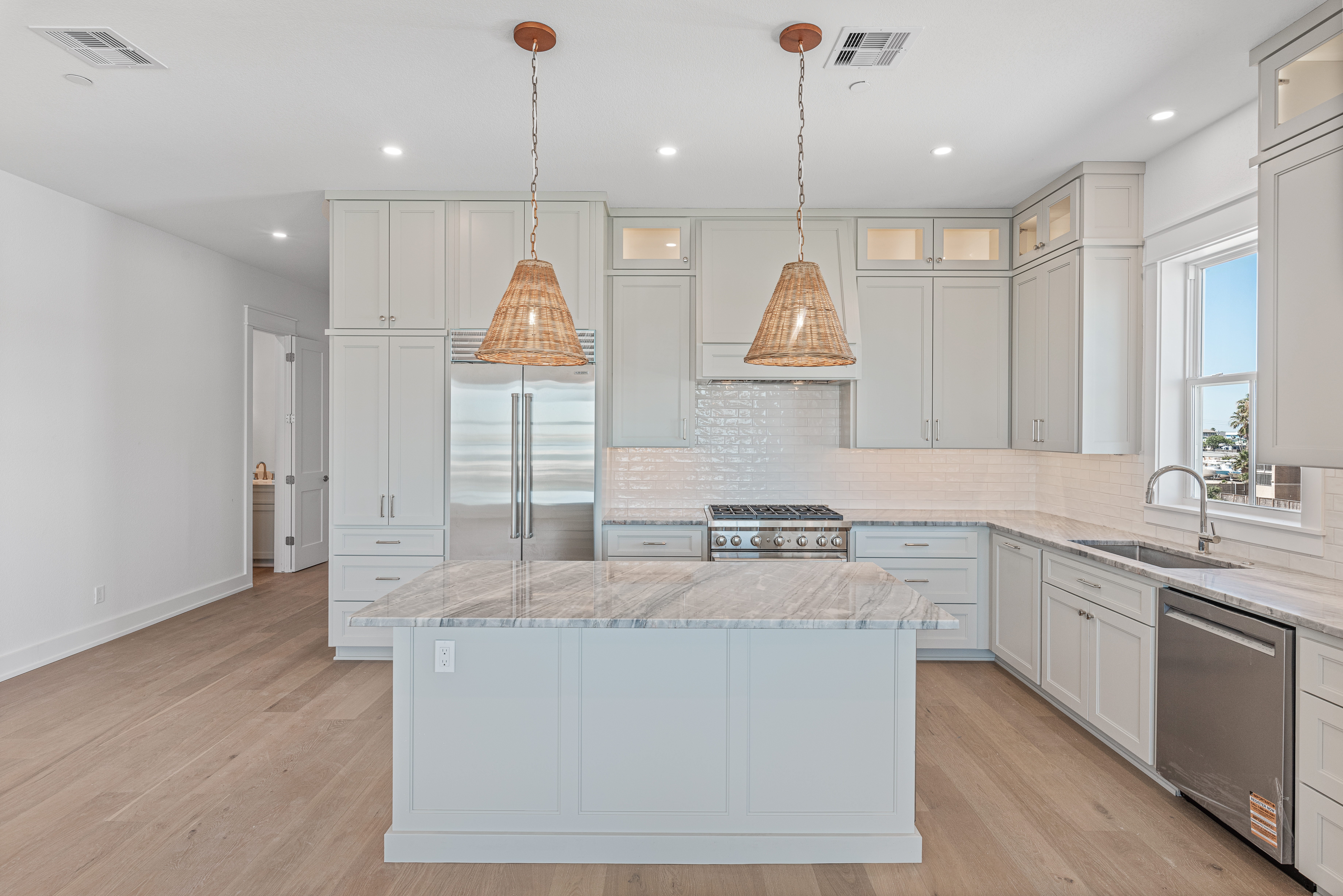  Coastal Luxury with Unmatched Water Views - 物件實景