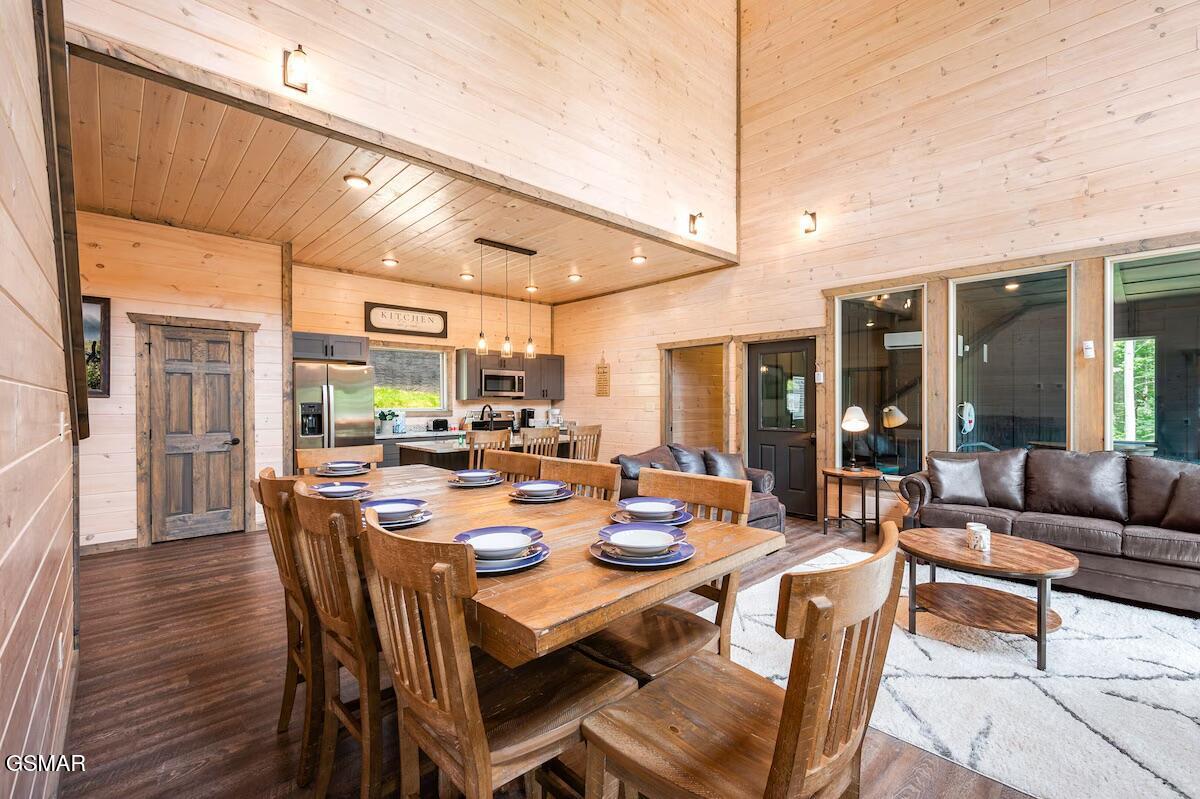 Gatlinburg, Tennessee, 37738, United States, 4 Bedrooms Bedrooms, ,5 BathroomsBathrooms,Residential,For Sale,2048286