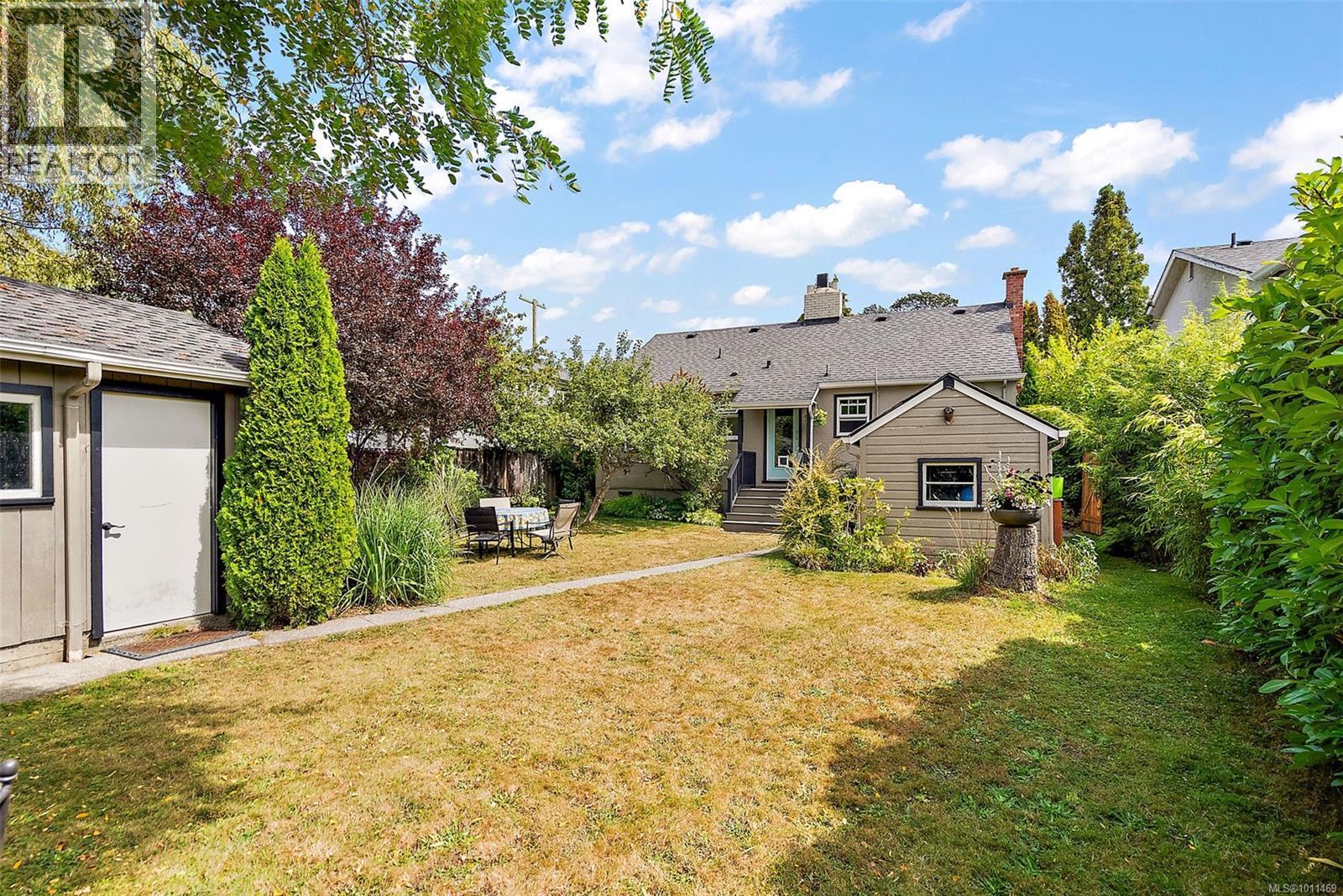 OAK BAY, British Columbia, V8R 5L1, CA, 3 Bedrooms Bedrooms, ,1 BathroomBathrooms,Residential,For Sale,1949750