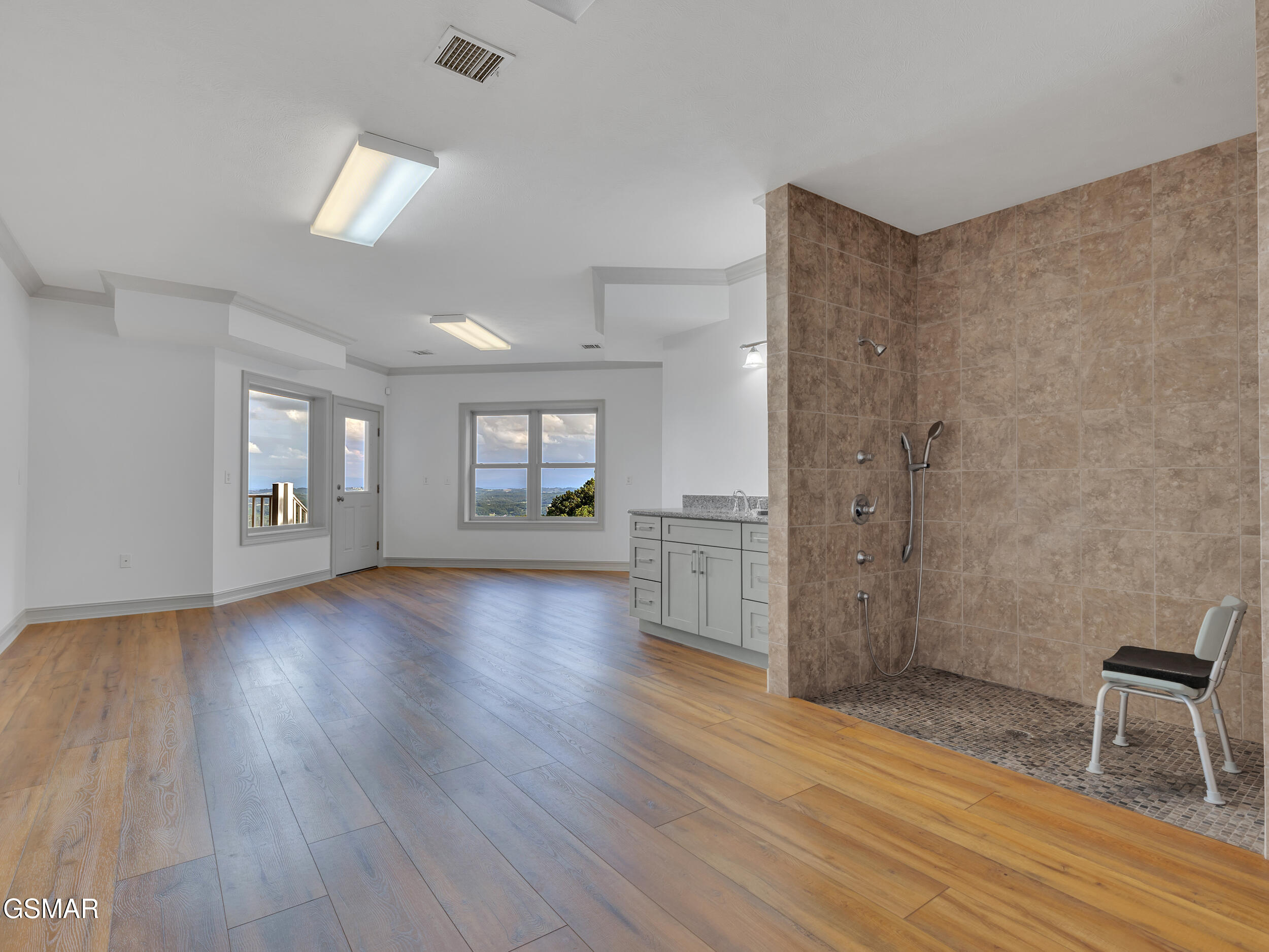 Mooresburg, Tennessee, 37811, United States, 3 Bedrooms Bedrooms, ,5 BathroomsBathrooms,Residential,For Sale,1974875