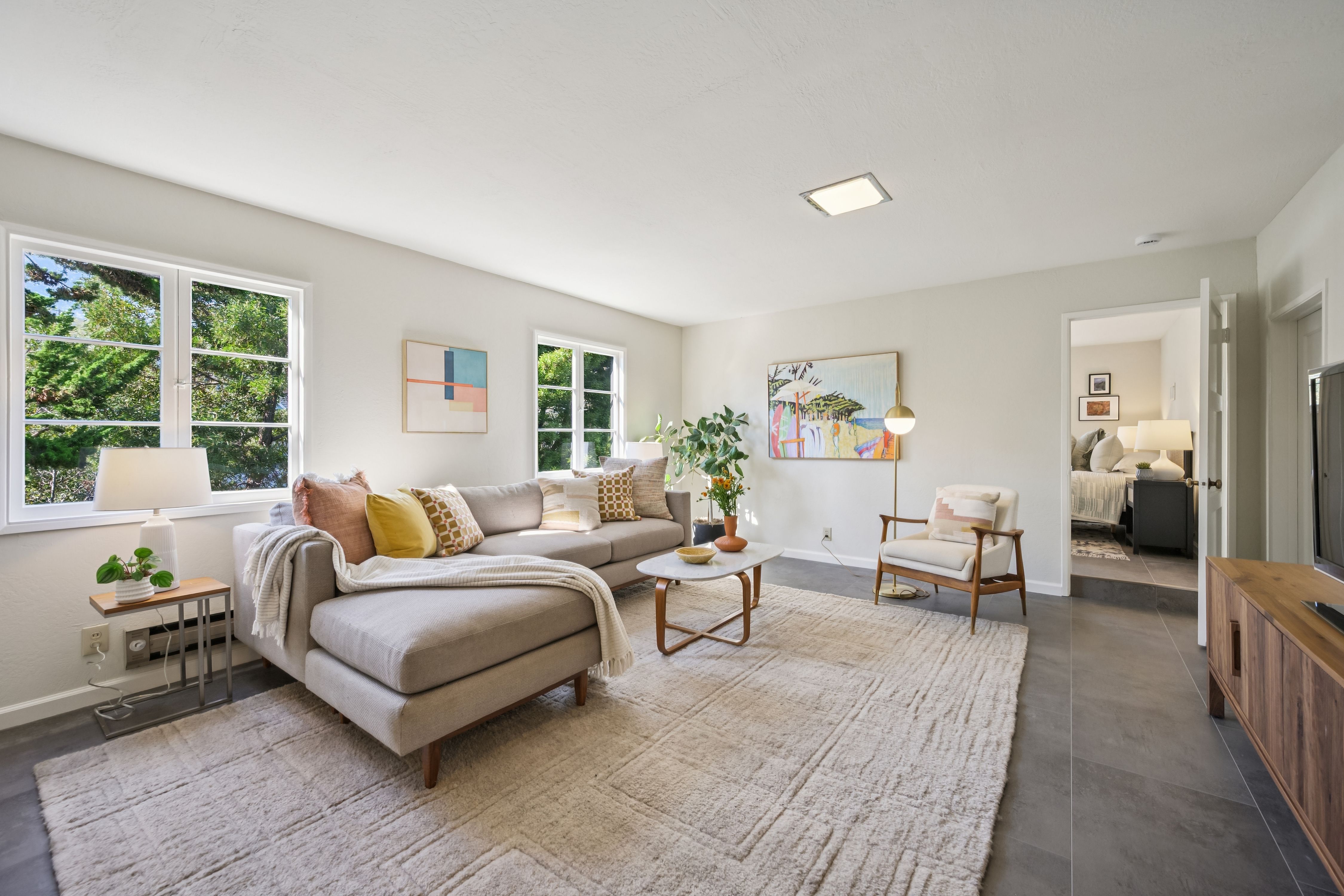  Spacious Corner-Lot Residence Offering Flexible Living Near Lake Merritt - 物件實景