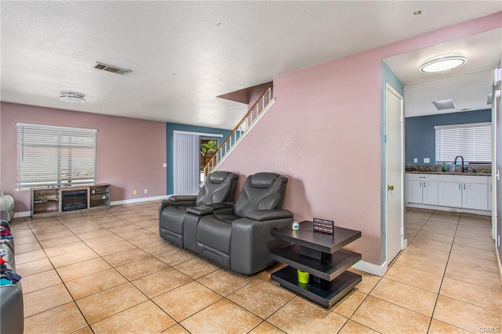 Fontana, California, 92337, United States, 5 Bedrooms Bedrooms, ,3 BathroomsBathrooms,Residential,For Sale,1921892