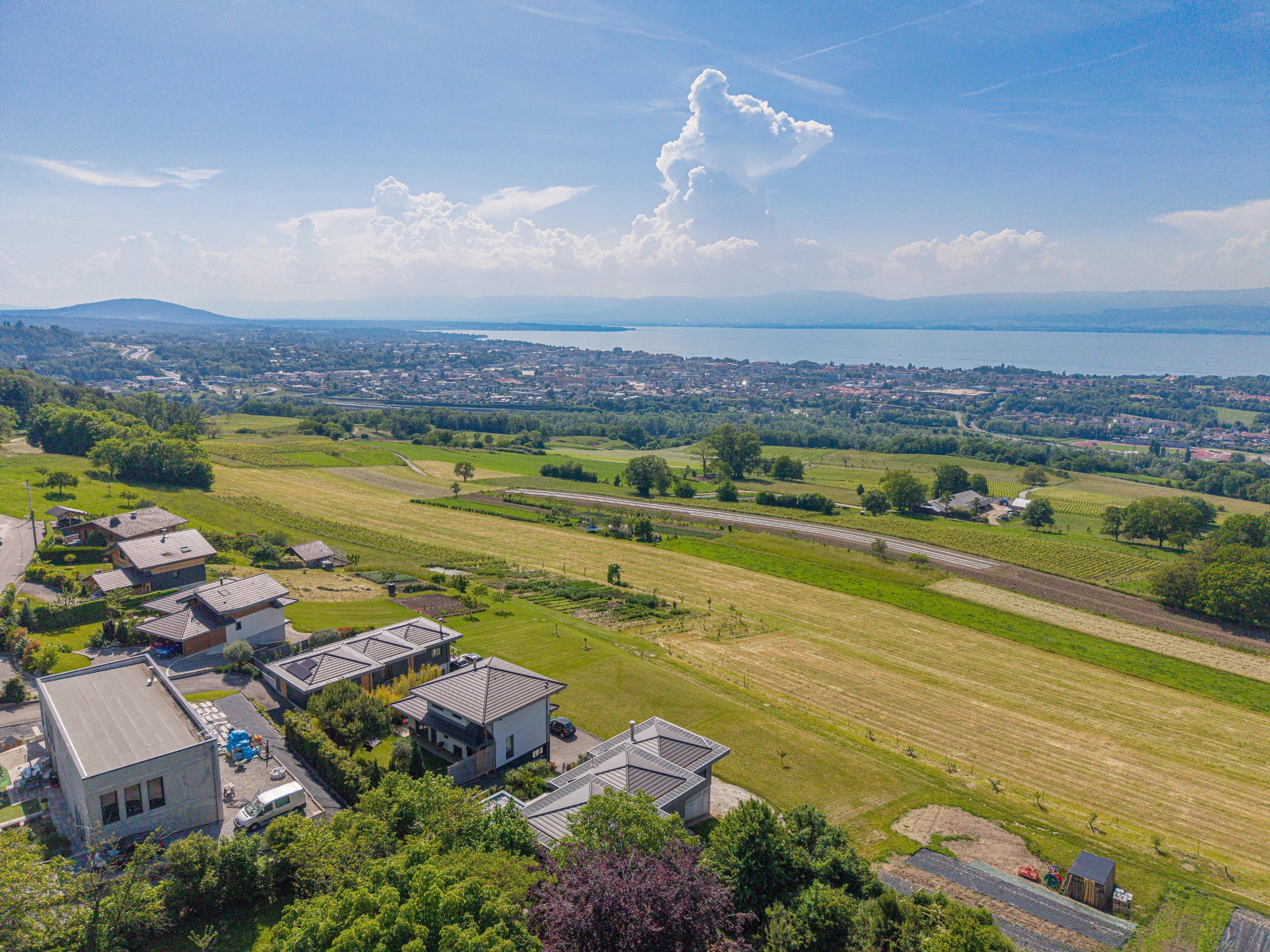  Villa for sale with lake view in Marin. - 物件實景