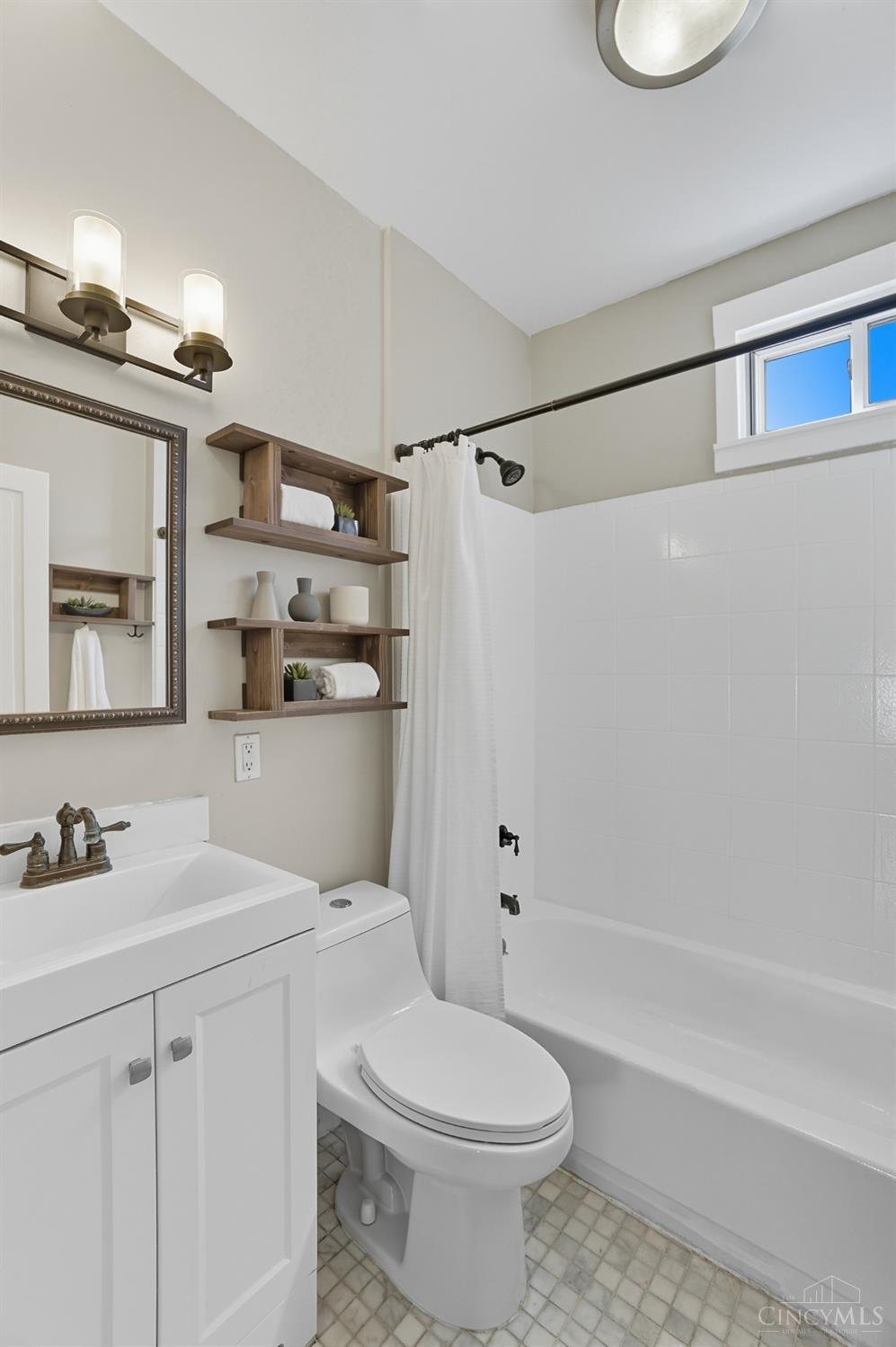 Cincinnati, Ohio, 45226, United States, ,Residential,For Sale,1996186