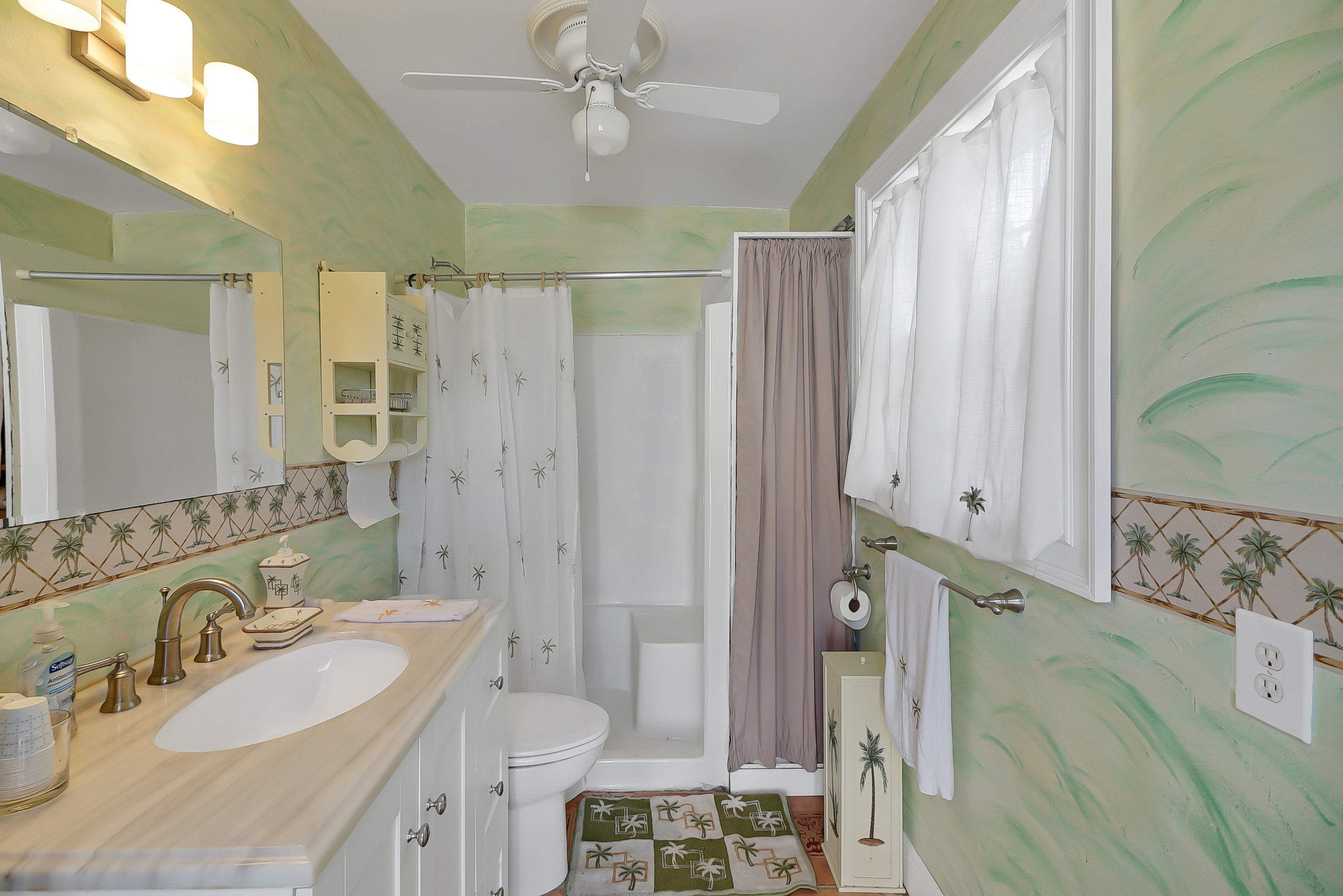 Yalaha, Florida, 34797, United States, 5 Bedrooms Bedrooms, ,4 BathroomsBathrooms,Residential,For Sale,1975837