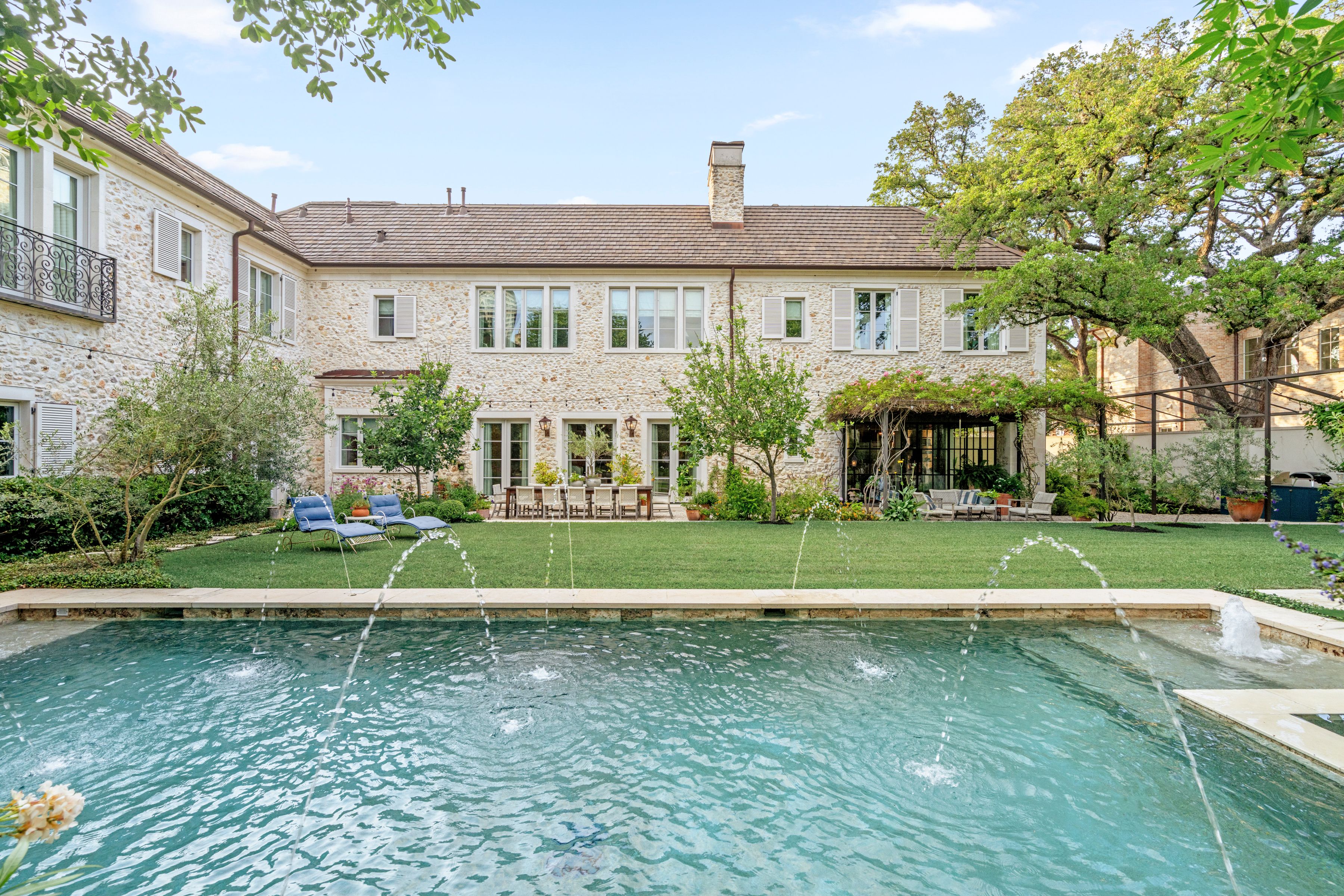  2535 Inwood Drive - 物件實景