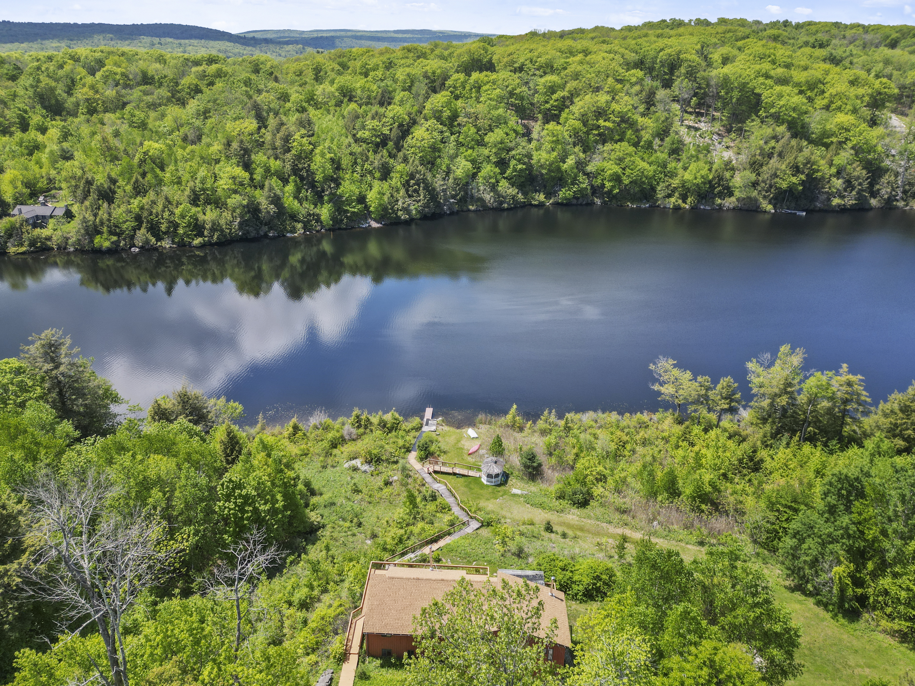  Exceptional Waterfront Retreat on Tranquil Hayes Pond - 物件實景