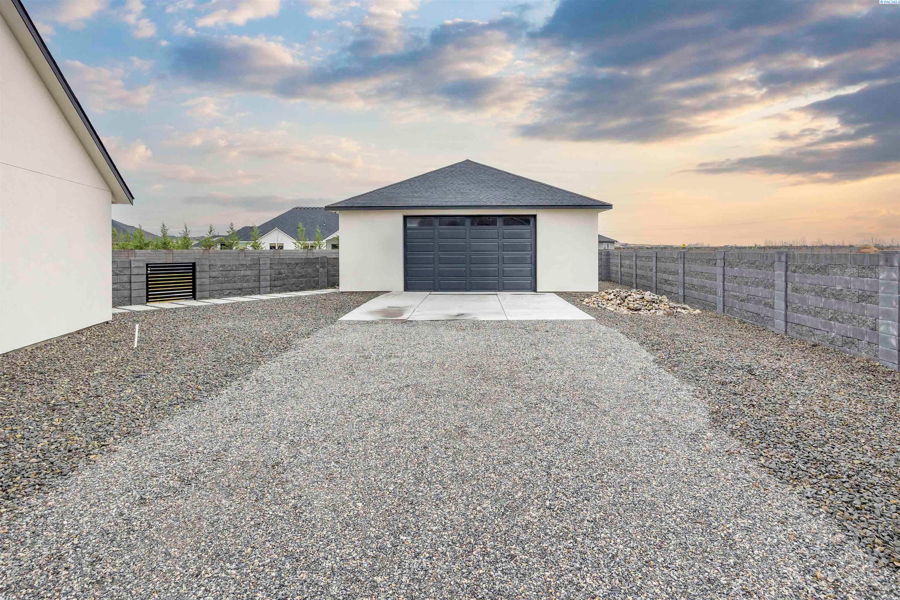 Pasco, Washington, 99301, United States, 4 Bedrooms Bedrooms, ,3 BathroomsBathrooms,Residential,For Sale,2005425