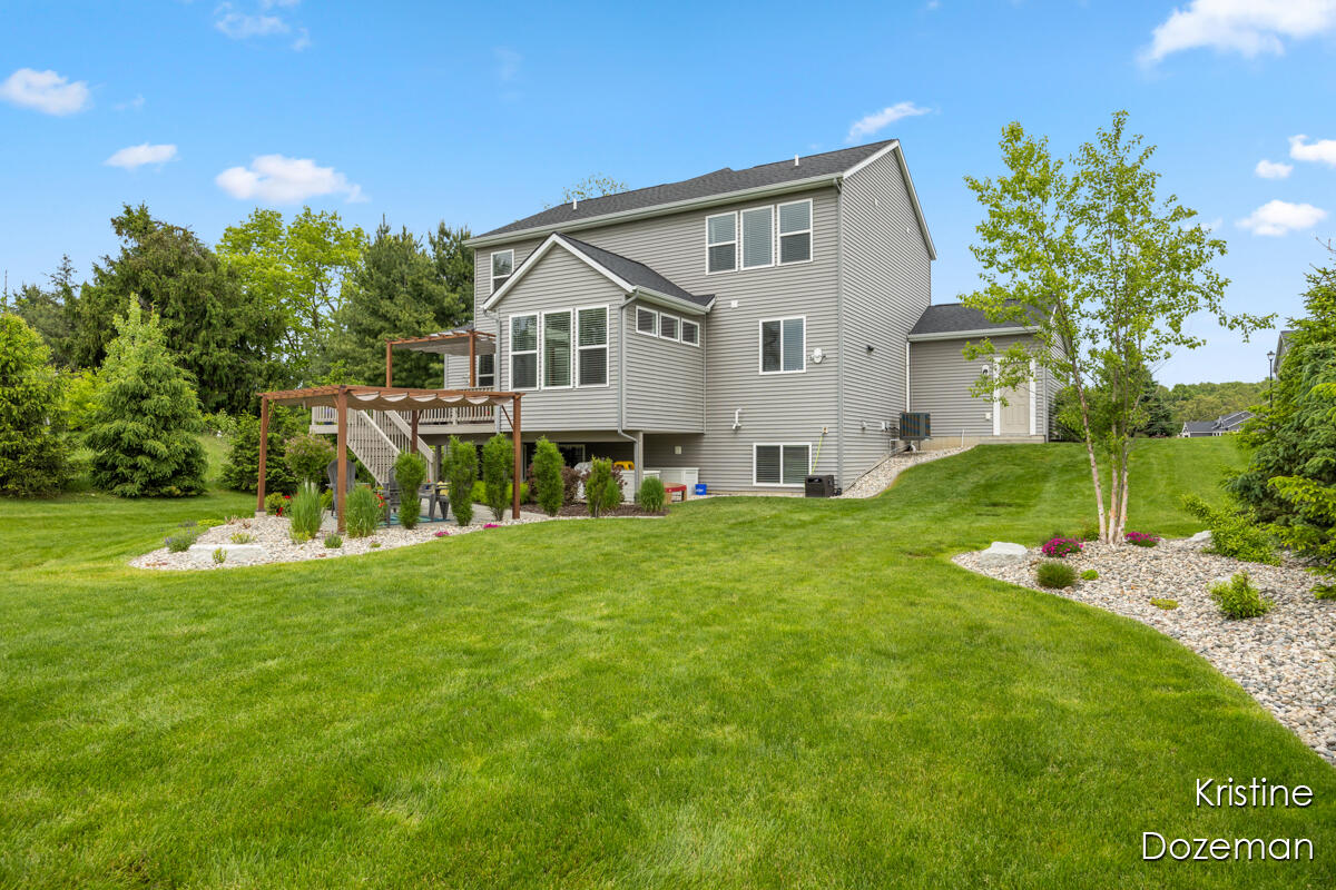 Lowell, Michigan, 49331, United States, 5 Bedrooms Bedrooms, ,4 BathroomsBathrooms,Residential,For Sale,1848158