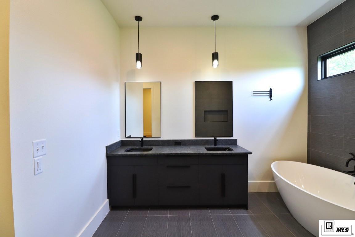Monroe, Louisiana, 71203, United States, 4 Bedrooms Bedrooms, ,3 BathroomsBathrooms,Residential,For Sale,1906414