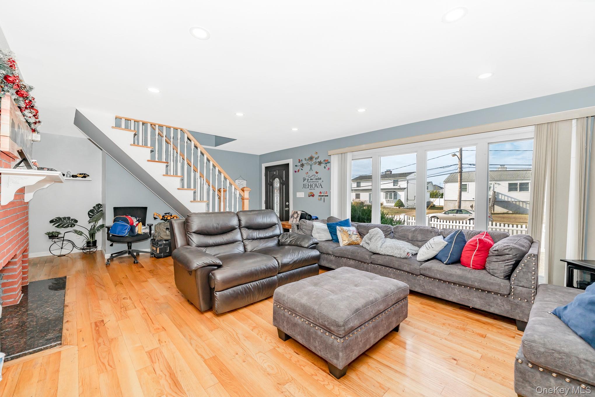 Freeport, New York, 11520, United States, 5 Bedrooms Bedrooms, ,3 BathroomsBathrooms,Residential,For Sale,1977897