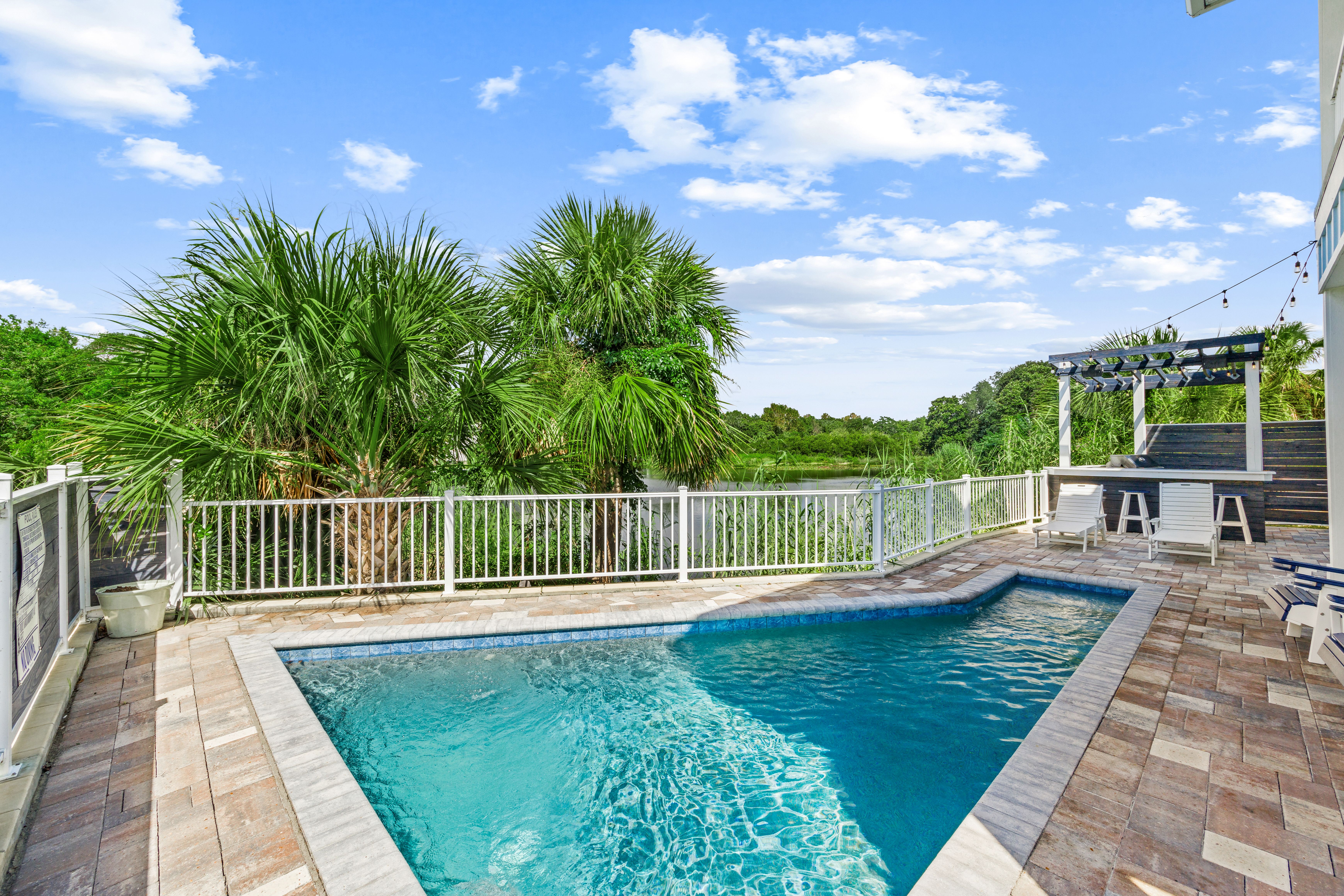  Custom Lakefront Retreat With Gulf Views And Private Pool - 物件實景