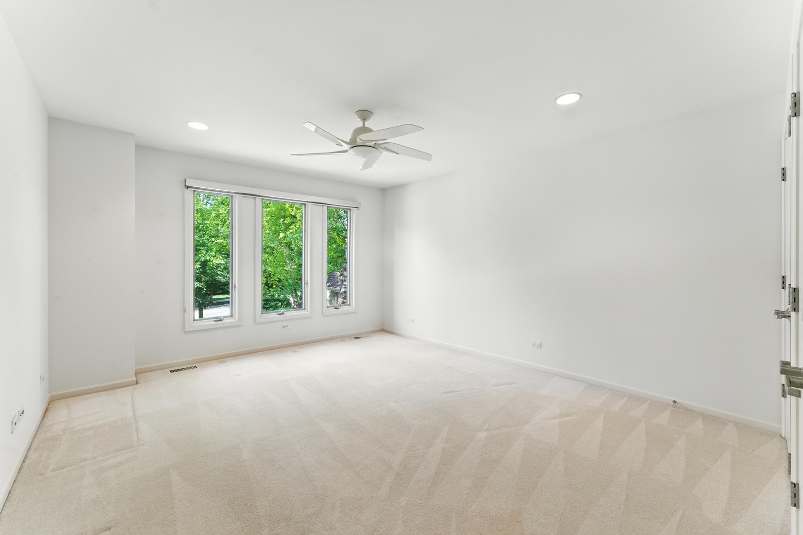 Highland Park, Illinois, 60035, United States, 4 Bedrooms Bedrooms, ,3 BathroomsBathrooms,Residential,For Sale,1912097