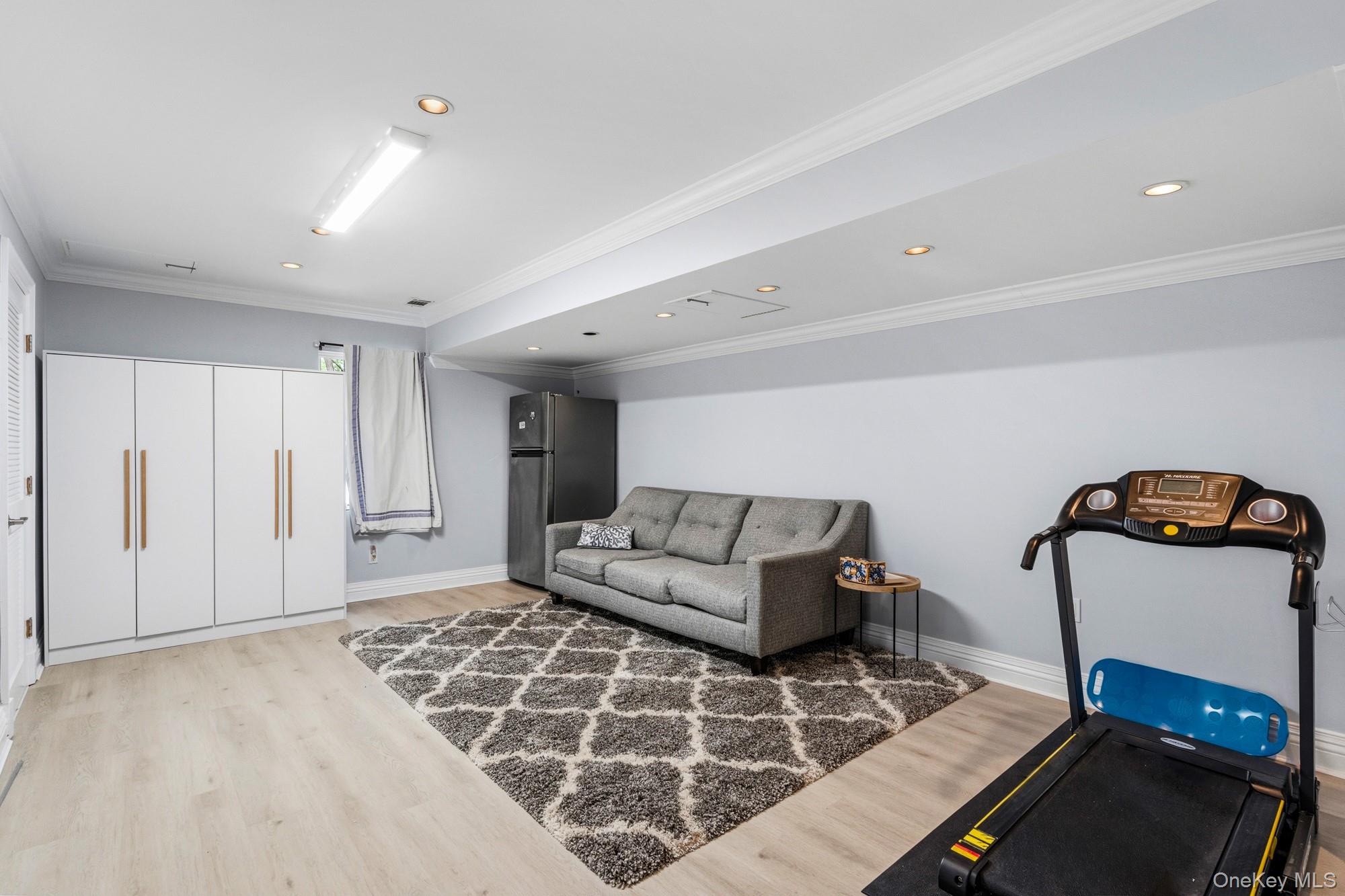  18 Sherwood Lane, Roslyn Heights, NY, 11577 - 物件實景
