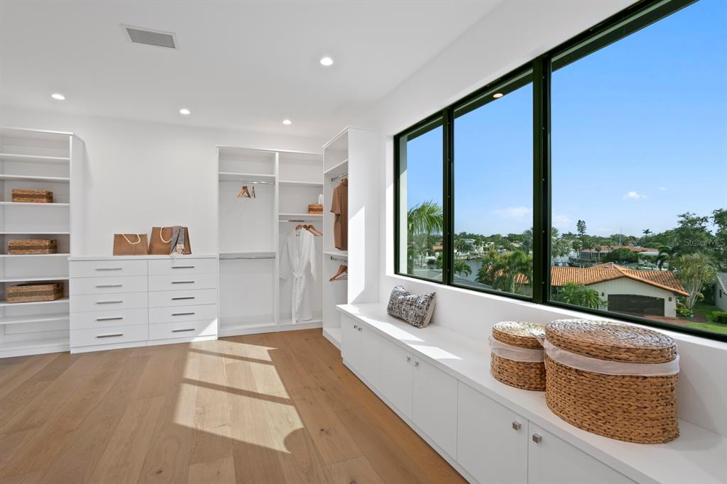 St Petersburg, Florida, 33703, United States, 5 Bedrooms Bedrooms, ,6 BathroomsBathrooms,Residential,For Sale,1856126