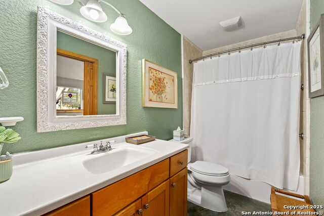Bandera, Texas, 78003, United States, 4 Bedrooms Bedrooms, ,2 BathroomsBathrooms,Residential,For Sale,1745756