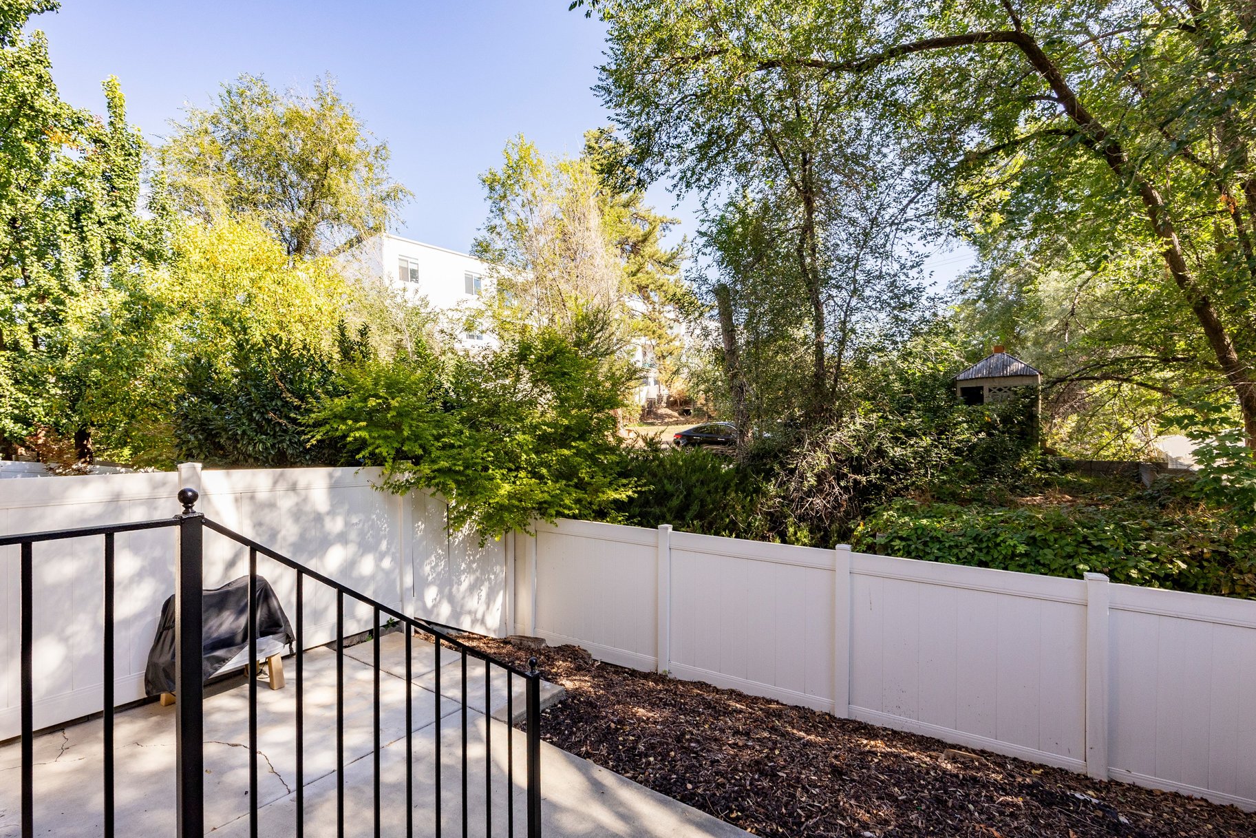  Private Millcreek Townhome with Fenced Backyard & Vaulted Ceilings - 物件實景