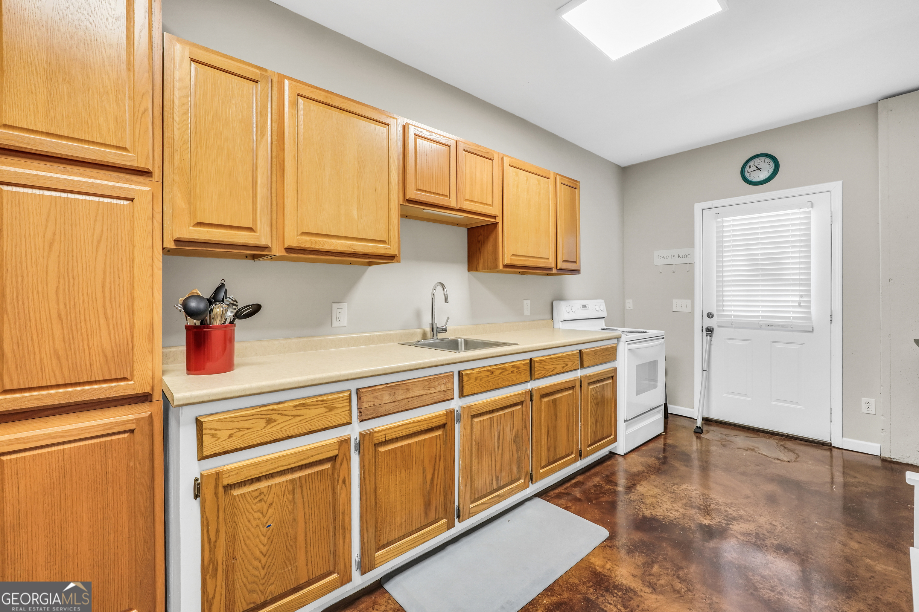 Jenkinsburg, Georgia, 30234, United States, 5 Bedrooms Bedrooms, ,4 BathroomsBathrooms,Residential,For Sale,1928448