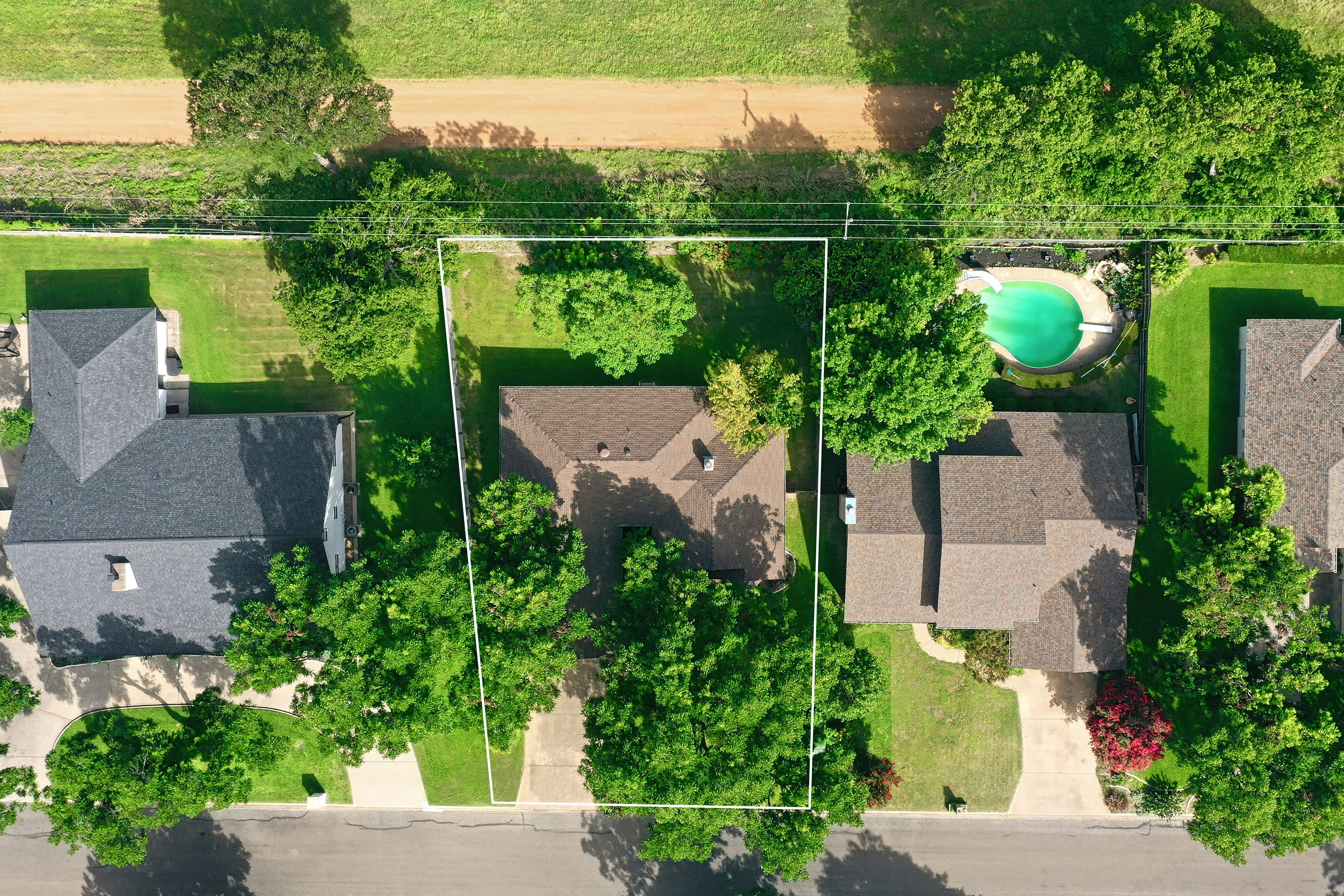  Gated Golf & Lake Community Home in Meadowlakes  Backs to Ranch - 物件實景