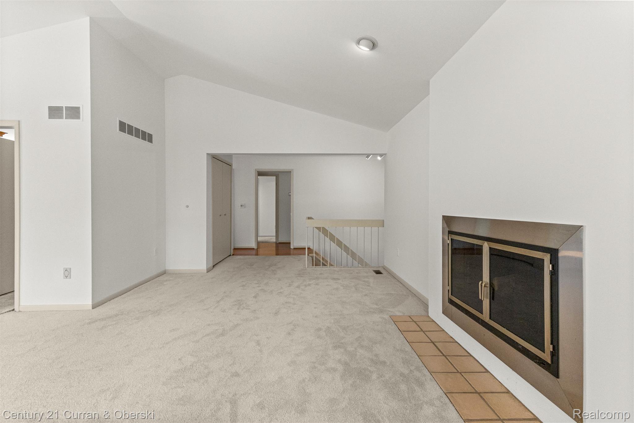 West Bloomfield Charter Township, Michigan, 48323, United States, 4 Bedrooms Bedrooms, ,4 BathroomsBathrooms,Residential,For Sale,1942642