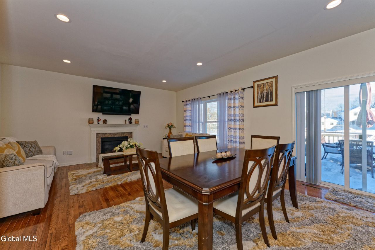 Rensselaer, New York, 12144, United States, 3 Bedrooms Bedrooms, ,3 BathroomsBathrooms,Residential,For Sale,1995950