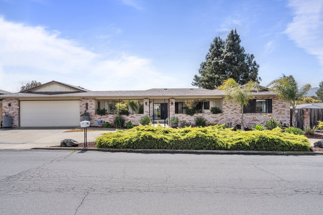 Hollister, California, 95023, United States, 3 Bedrooms Bedrooms, ,2 BathroomsBathrooms,Residential,For Sale,1882231
