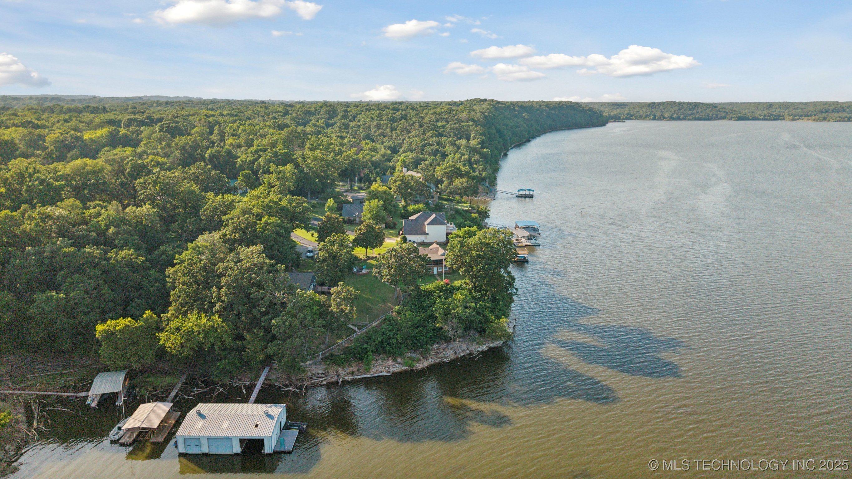 Grove, Oklahoma, 74344, United States, 3 Bedrooms Bedrooms, ,3 BathroomsBathrooms,Residential,For Sale,1900889