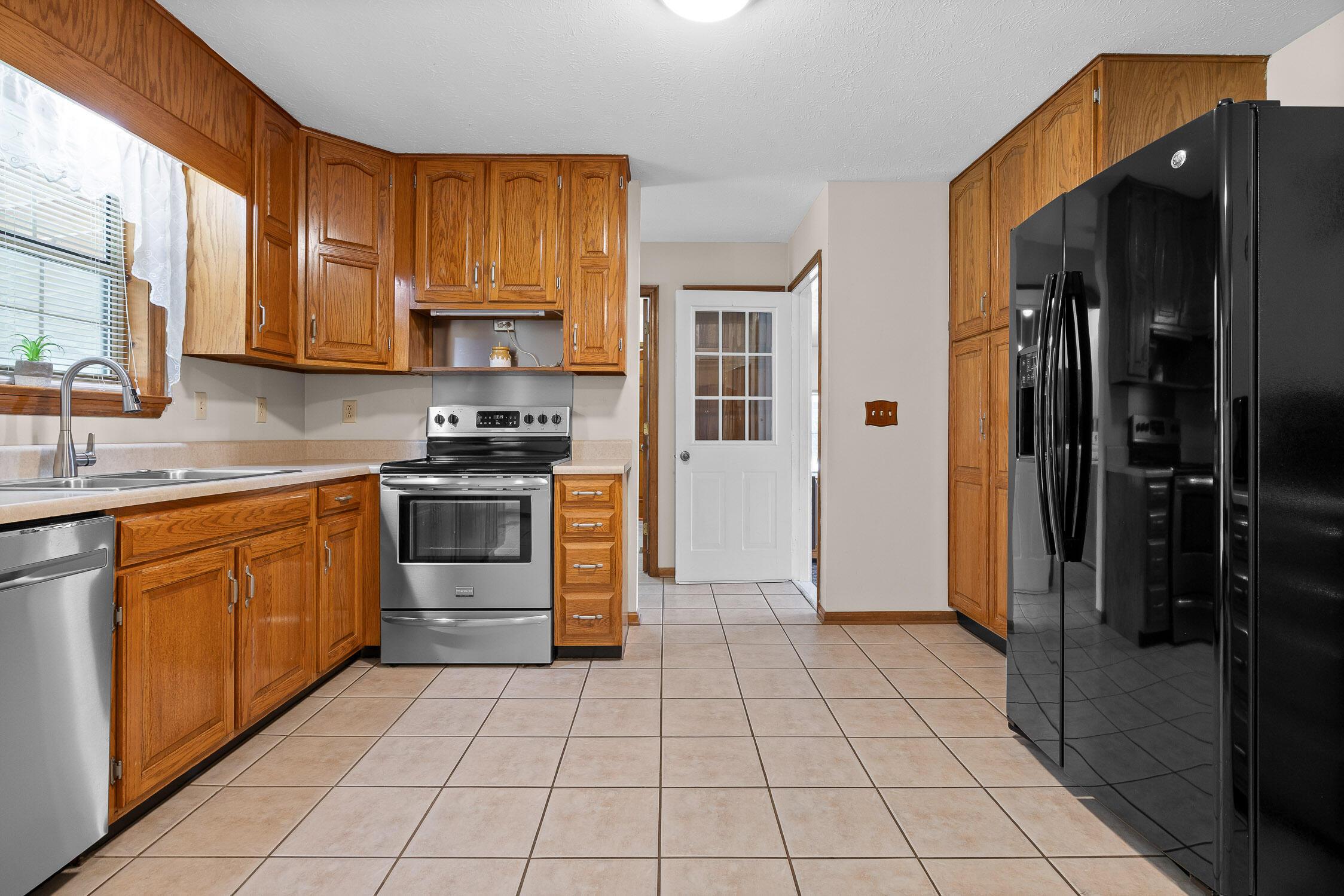 Ringgold, Georgia, 30736, United States, 6 Bedrooms Bedrooms, ,4 BathroomsBathrooms,Residential,For Sale,1927456