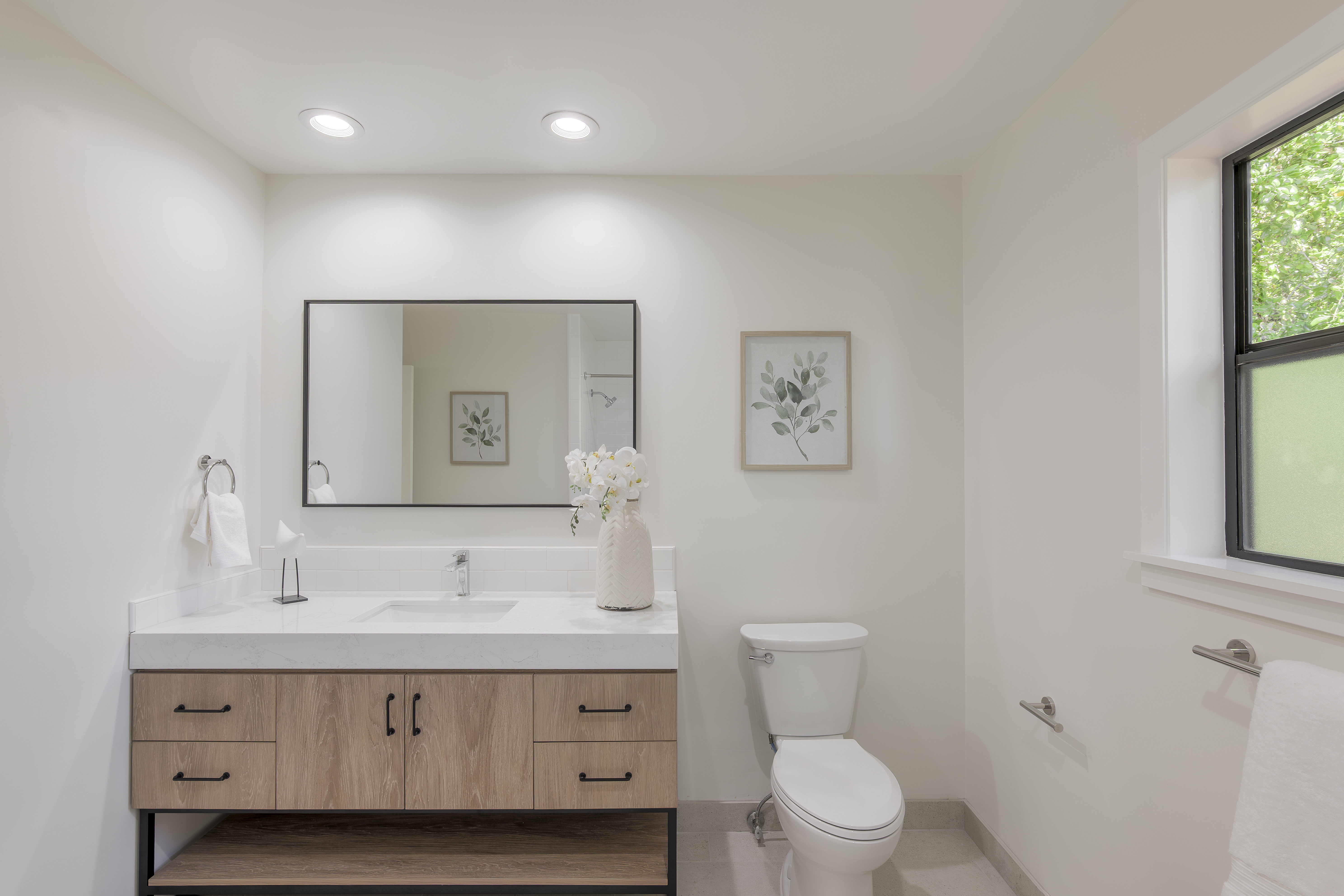  Updated Traditional Home on a Large Lot - 物件實景