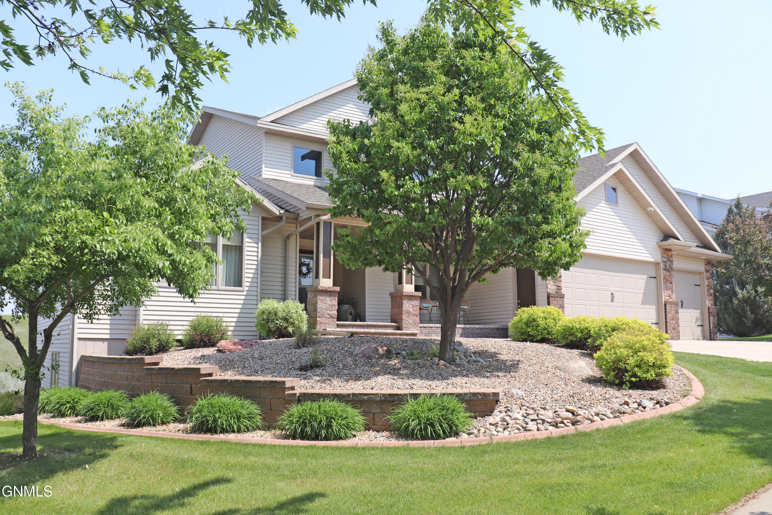 Bismarck, North Dakota, 58503, United States, 5 Bedrooms Bedrooms, ,2 BathroomsBathrooms,Residential,For Sale,2001566