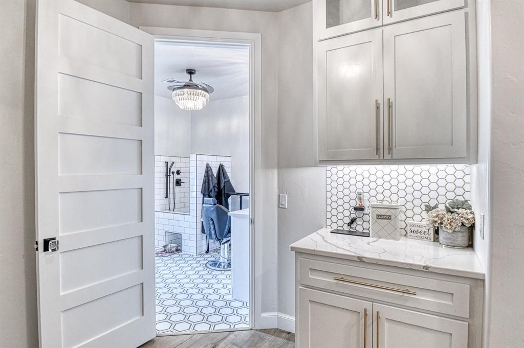 Amber, Oklahoma, 73004, United States, 6 Bedrooms Bedrooms, ,4 BathroomsBathrooms,Residential,For Sale,1984407