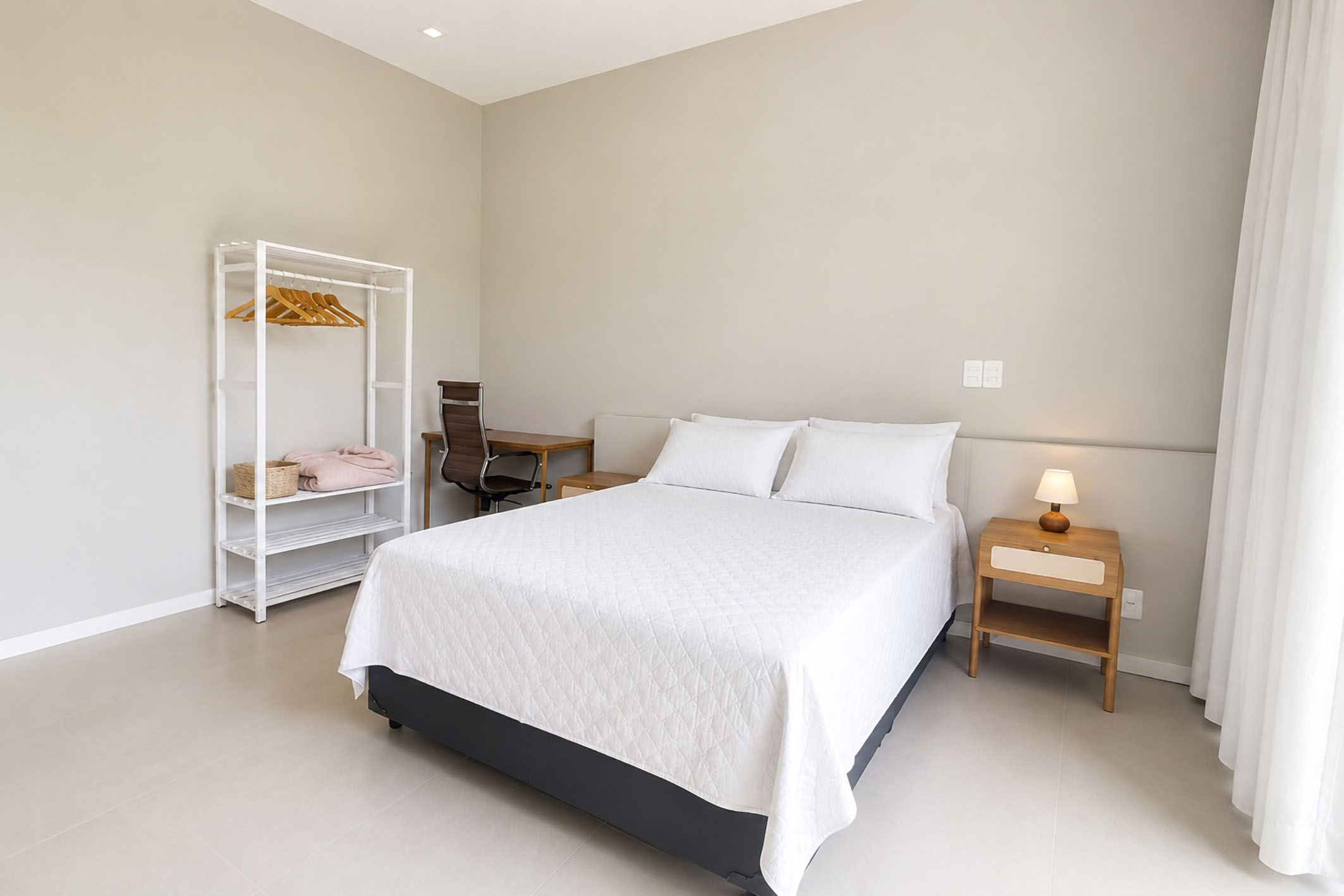  House with two suites and a spacious lot - 物件實景