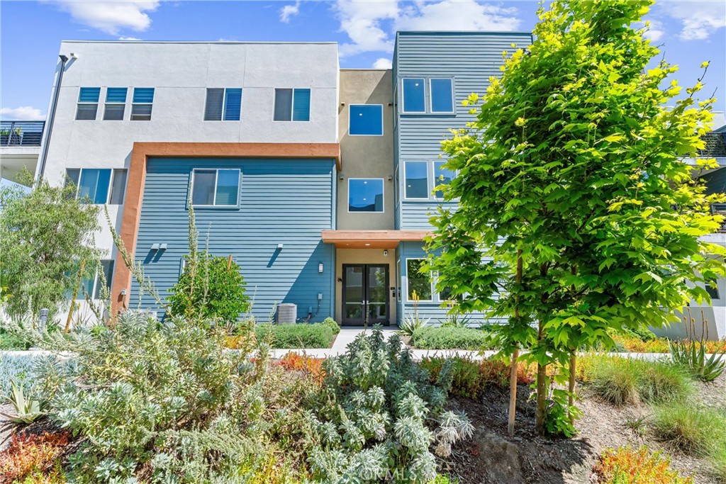 Irvine, California, 92618, United States, 2 Bedrooms Bedrooms, ,2 BathroomsBathrooms,Residential,For Sale,1988212