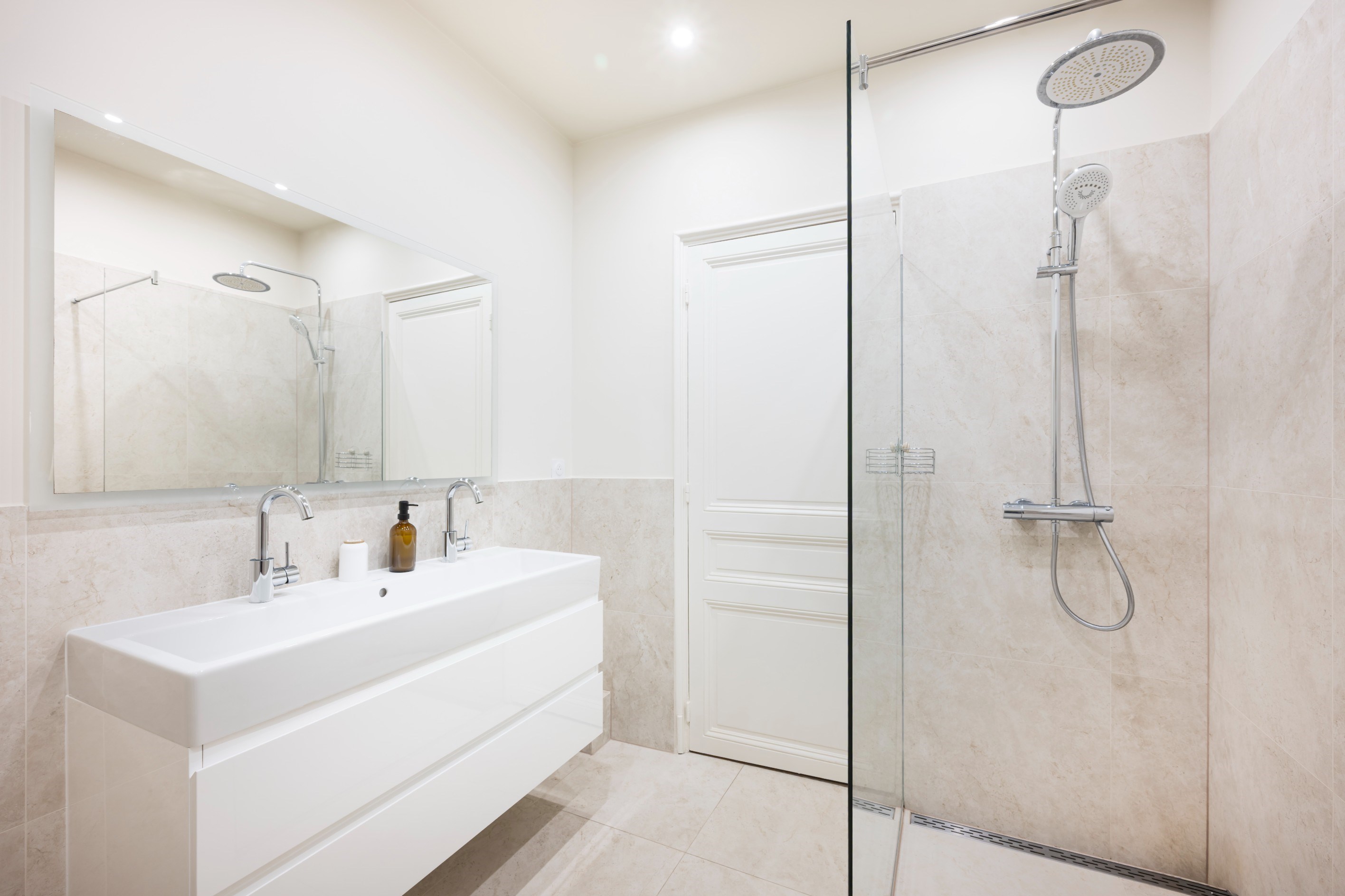  Cannes, An exceptional apartment with beautiful volumes facing the sea with pan… - 物件實景