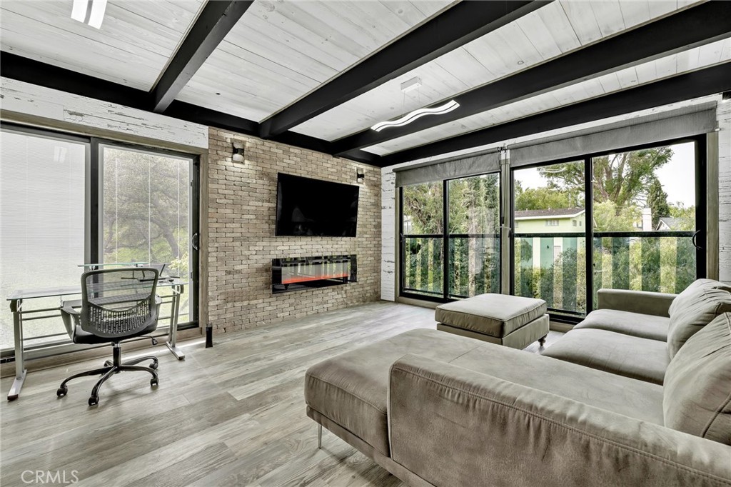 Woodland Hills, California, 91364, United States, 4 Bedrooms Bedrooms, ,2 BathroomsBathrooms,Residential,For Sale,1975100