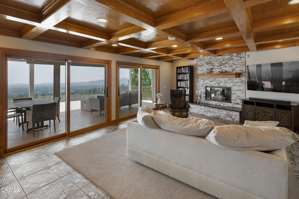 Altadena, California, 91001, United States, 5 Bedrooms Bedrooms, ,6 BathroomsBathrooms,Residential,For Sale,1989048