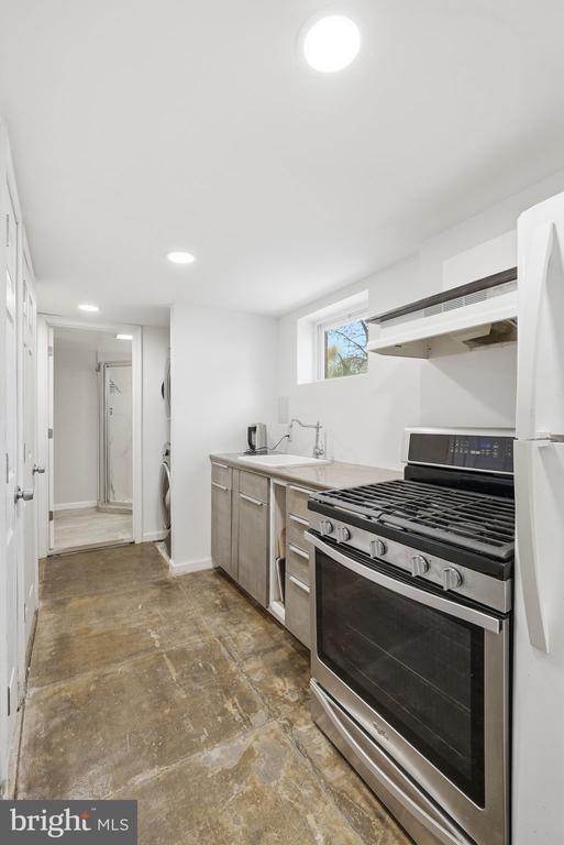 Silver Spring, Maryland, 20901, United States, 4 Bedrooms Bedrooms, ,3 BathroomsBathrooms,Residential,For Sale,2002464