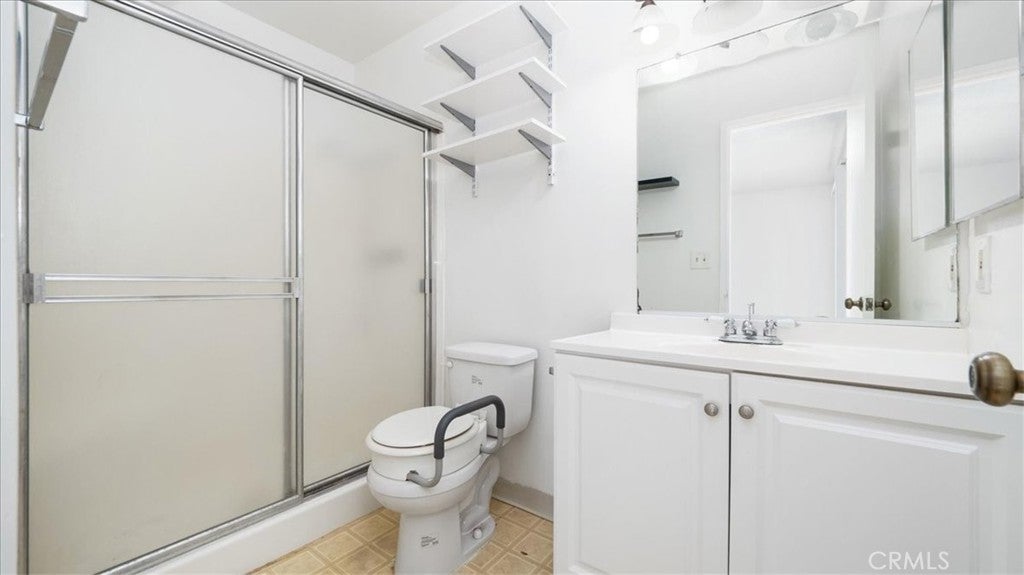 Los Angeles, California, 90034, United States, 2 Bedrooms Bedrooms, ,2 BathroomsBathrooms,Residential,For Sale,2025767