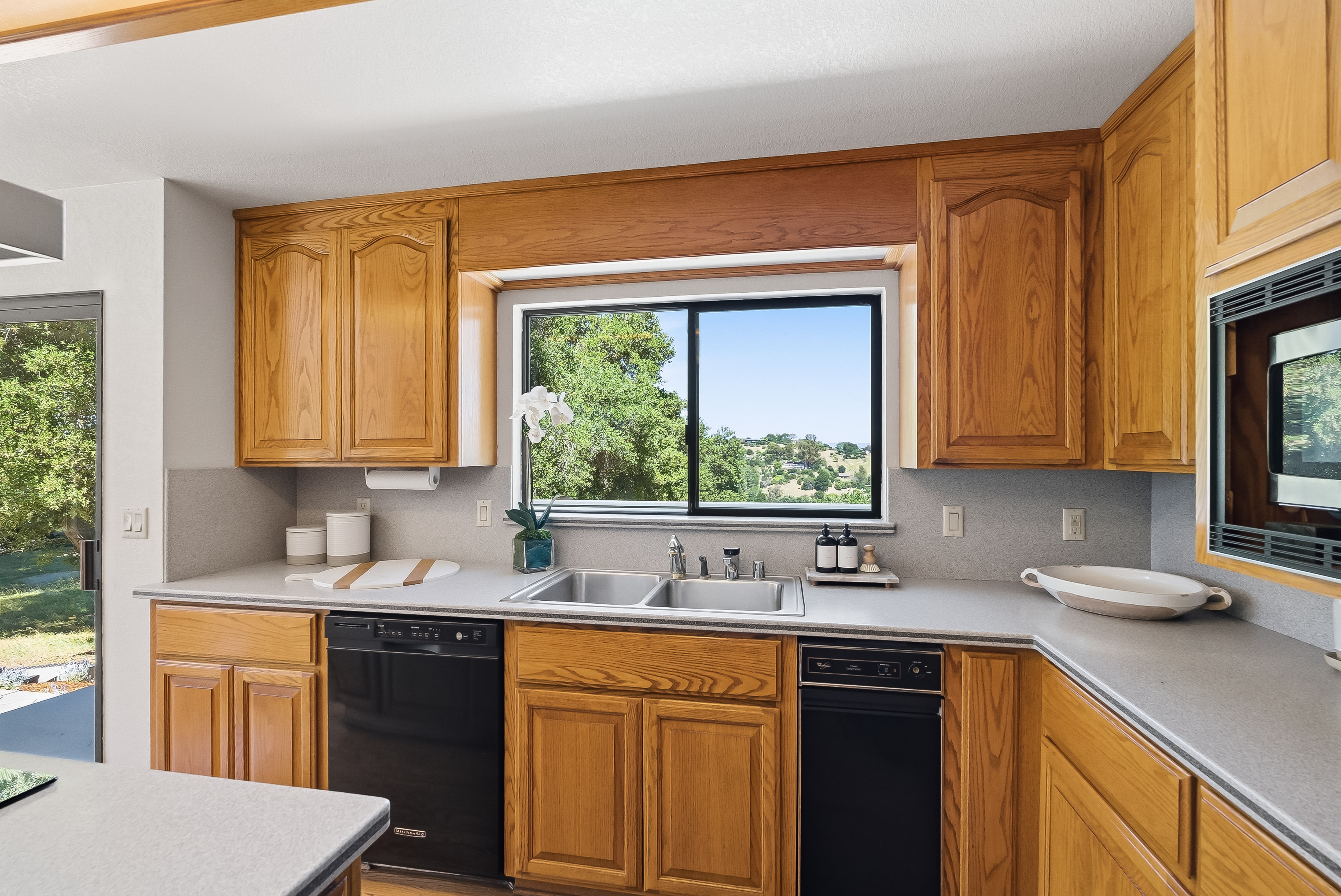  More Than 2.7 Acres of Privacy and Potential with Palo Alto Schools - 物件實景