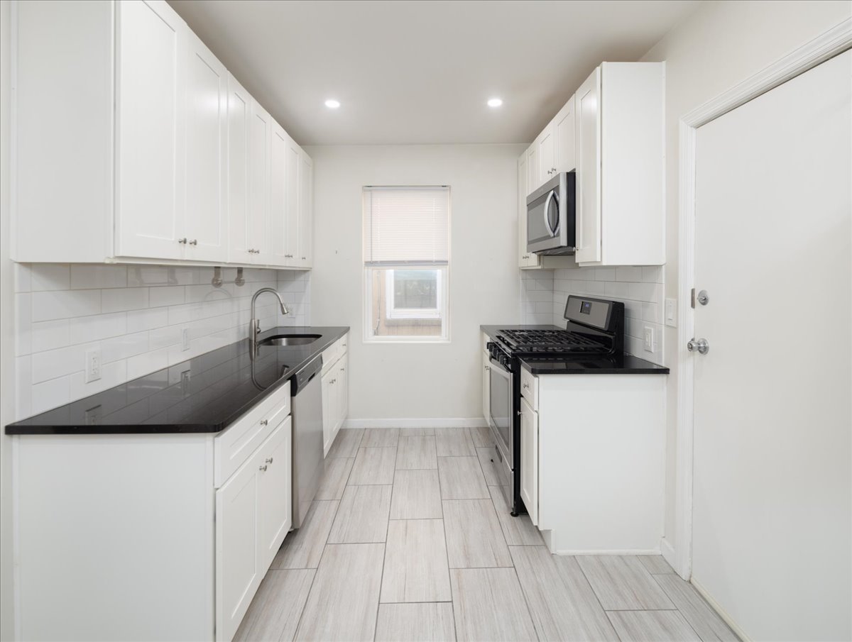 Maspeth, New York, 11378, United States, 4 Bedrooms Bedrooms, ,2 BathroomsBathrooms,Residential,For Sale,1791620