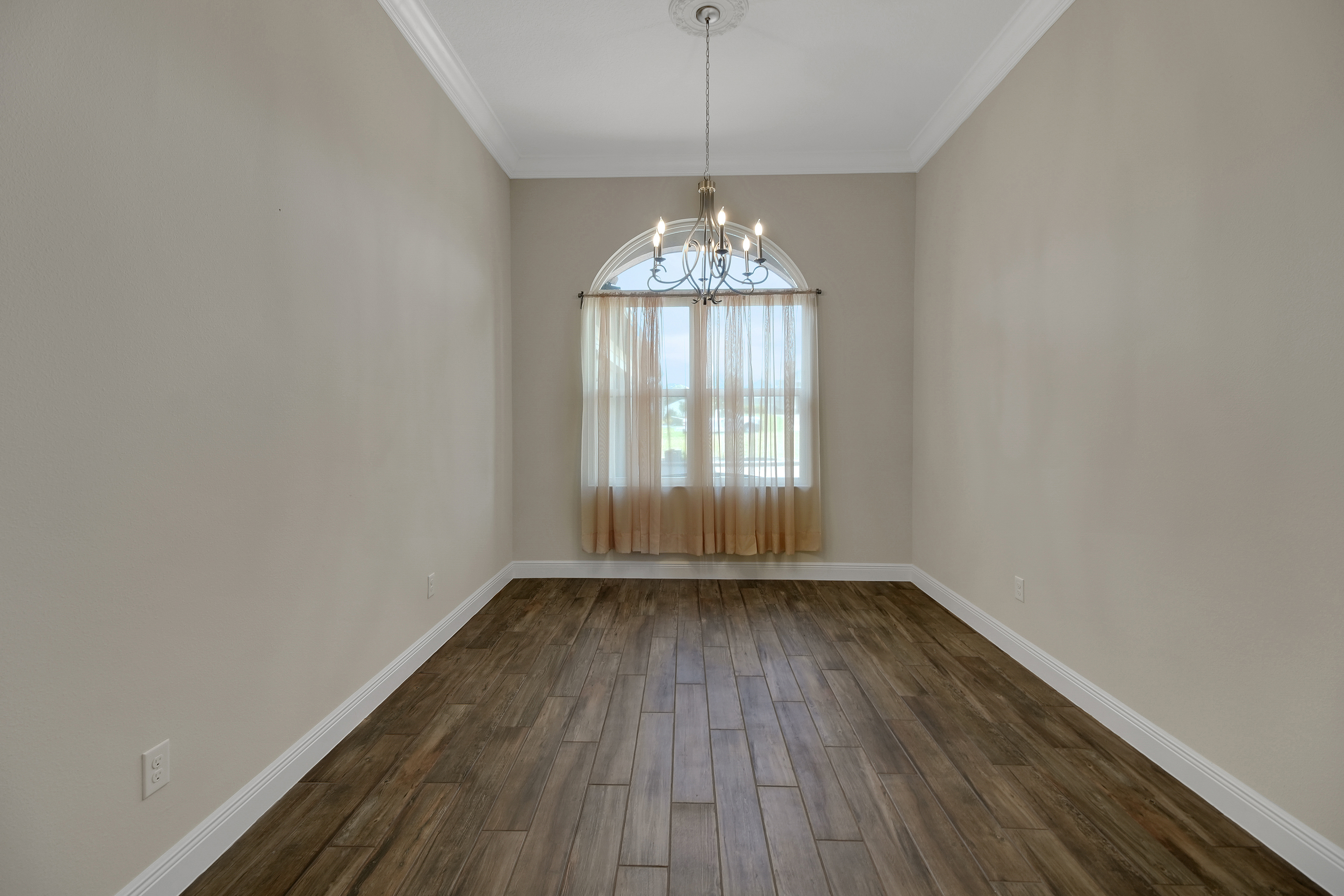 Lady Lake, Florida, 32159, United States, 4 Bedrooms Bedrooms, ,3 BathroomsBathrooms,Residential,For Sale,2001530