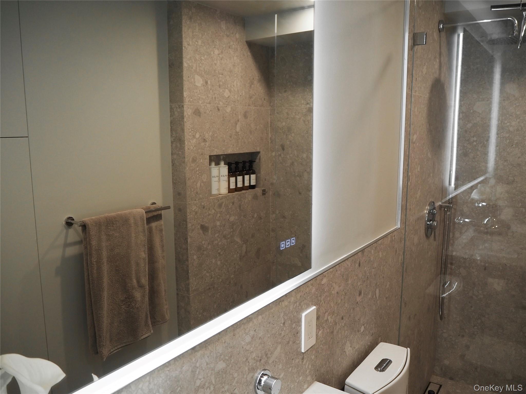 White Plains, New York, 10605, United States, 1 Bedroom Bedrooms, ,2 BathroomsBathrooms,Residential,For Sale,1988254